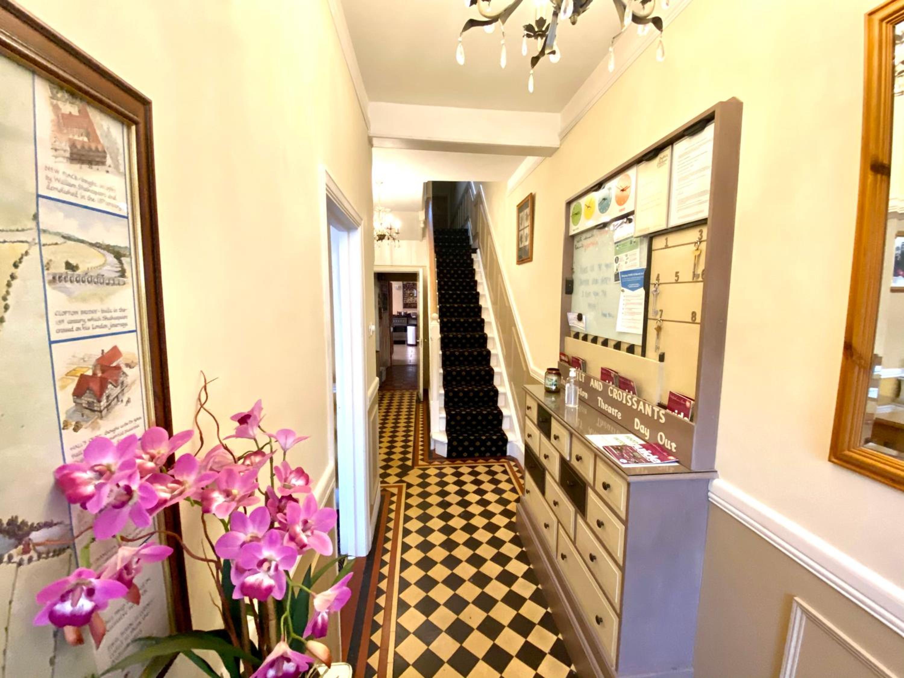 Hotel Quilt and Croissants Guest House - Image 1