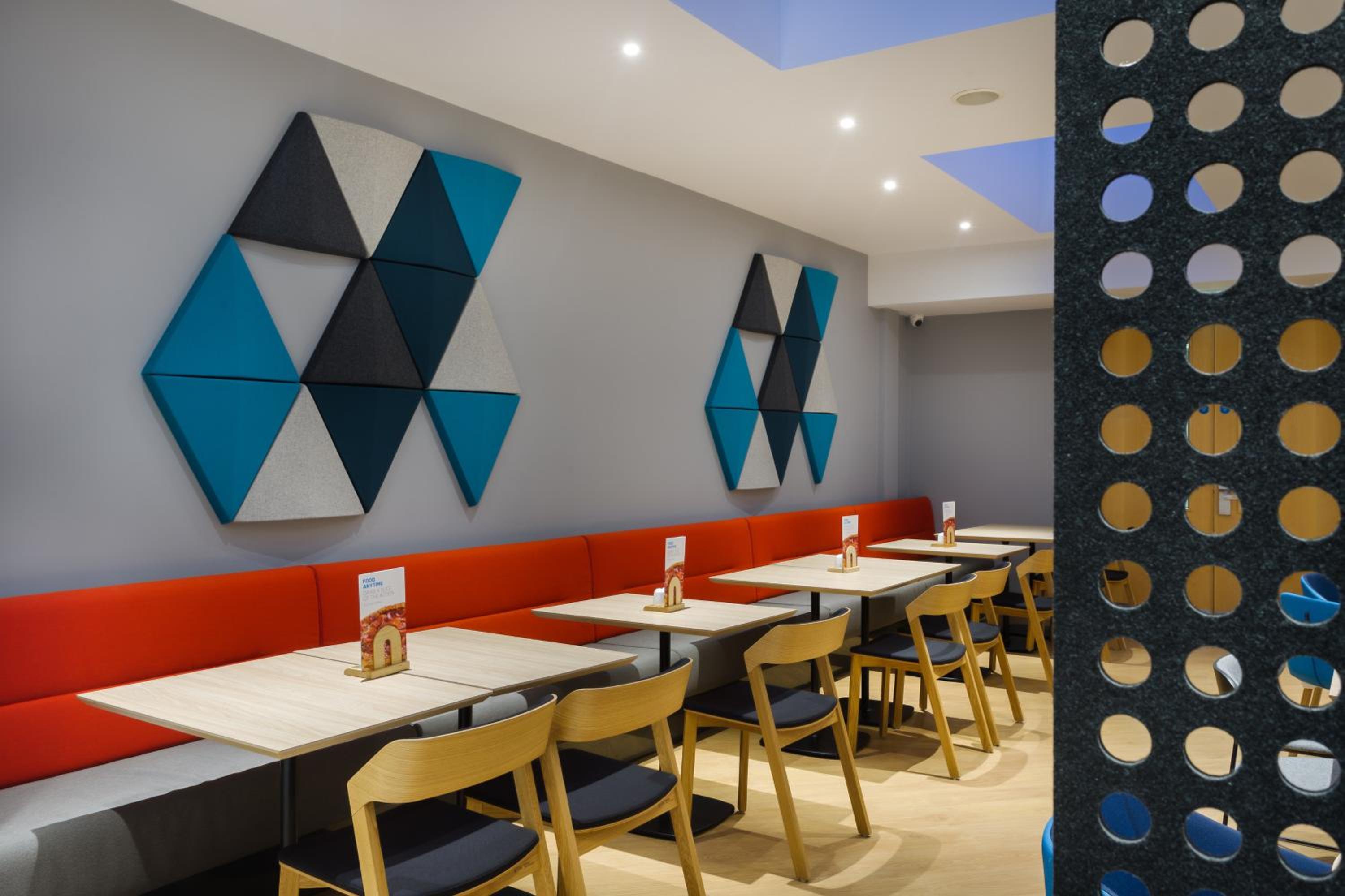 Watford Vacations - Holiday Inn Express London - Watford Junction, an IHG Hotel - Property Image 7
