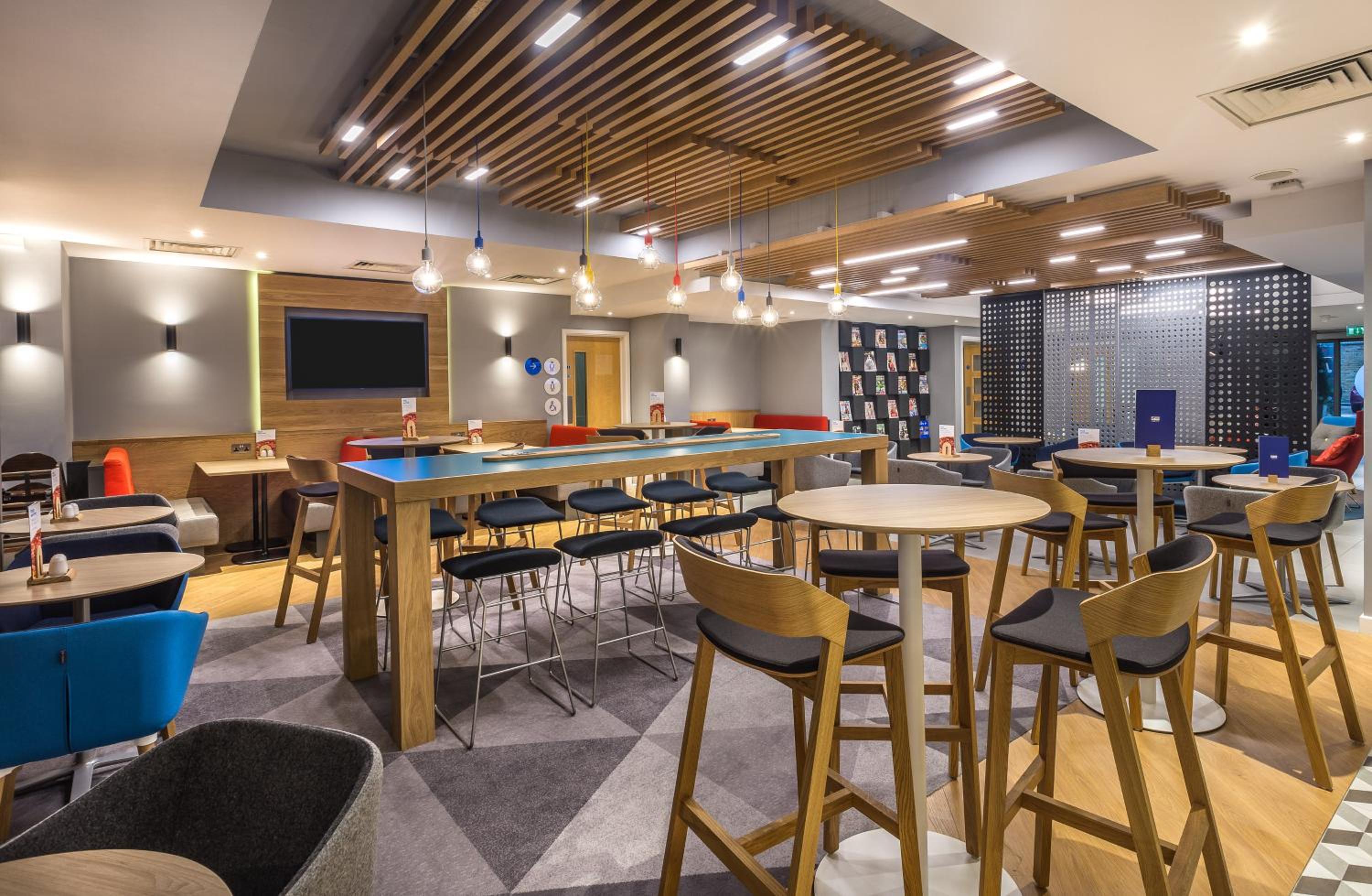 Watford Vacations - Holiday Inn Express London - Watford Junction, an IHG Hotel - Property Image 9