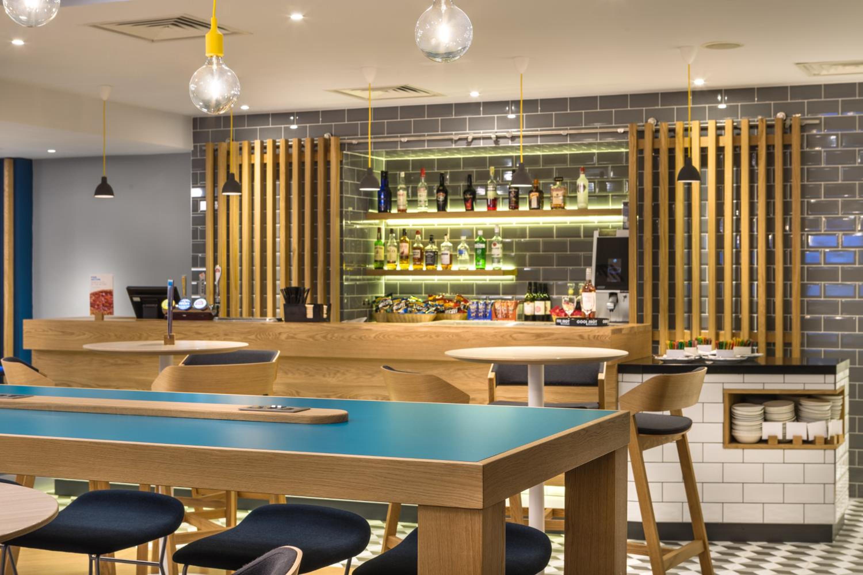Watford Vacations - Holiday Inn Express London - Watford Junction, an IHG Hotel - Property Image 2