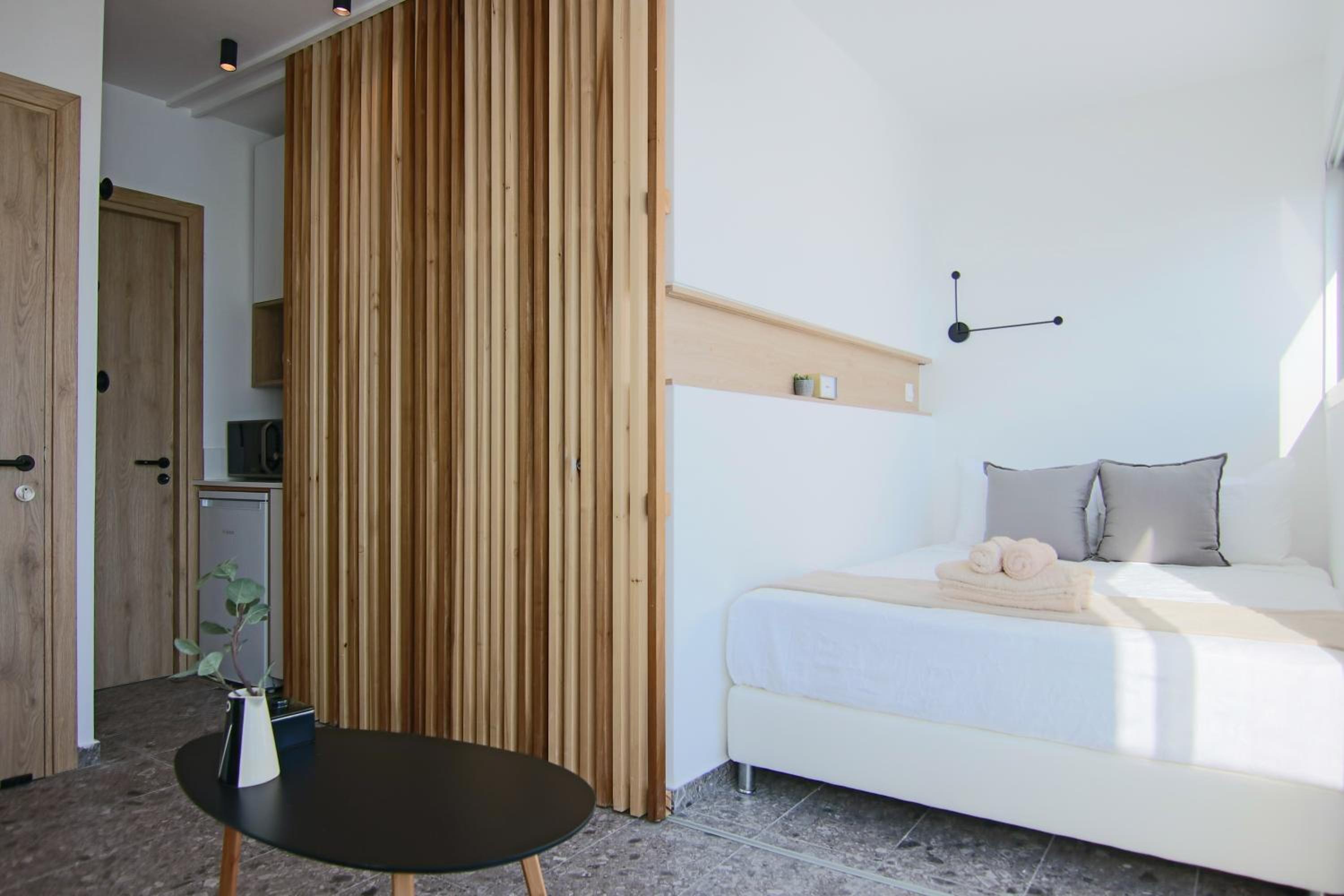 Phaedrus Living Seaview Modern Flat Lighthouse 52