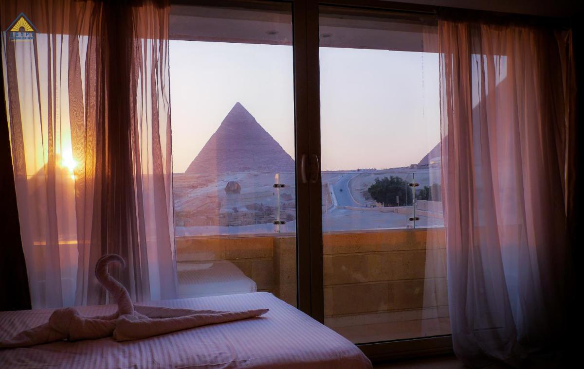 Egypt pyramids inn