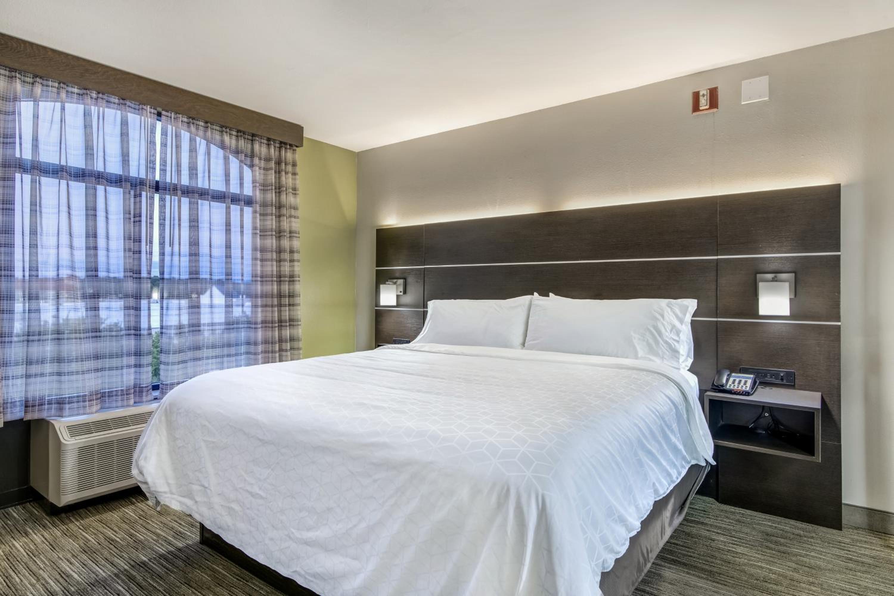 Longview Vacations - Holiday Inn Express Suites Longview North, an IHG Hotel - Property Image 26