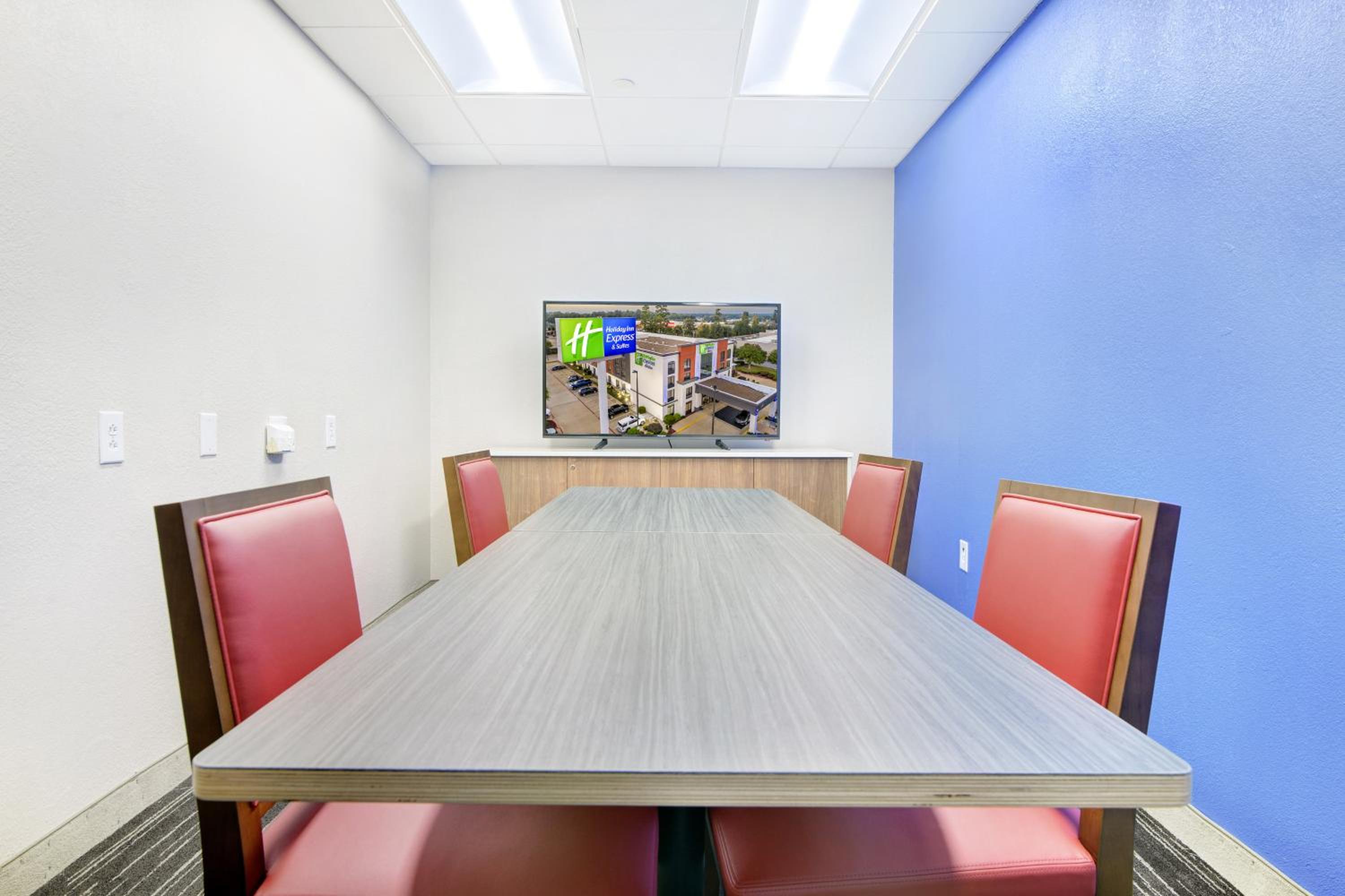 Longview Vacations - Holiday Inn Express Suites Longview North, an IHG Hotel - Property Image 16