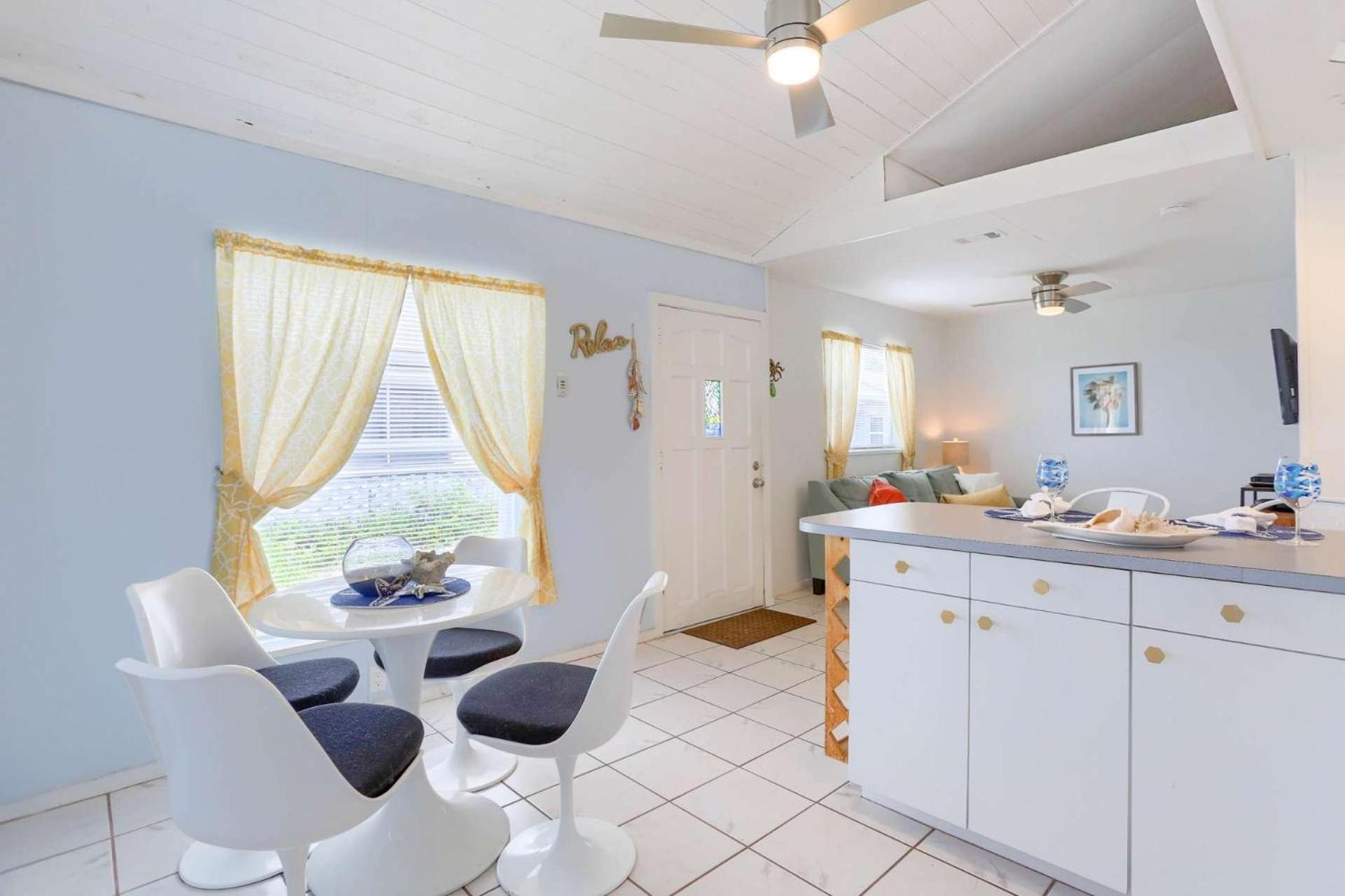 Binnie’s Beachfront Bungalow view 5