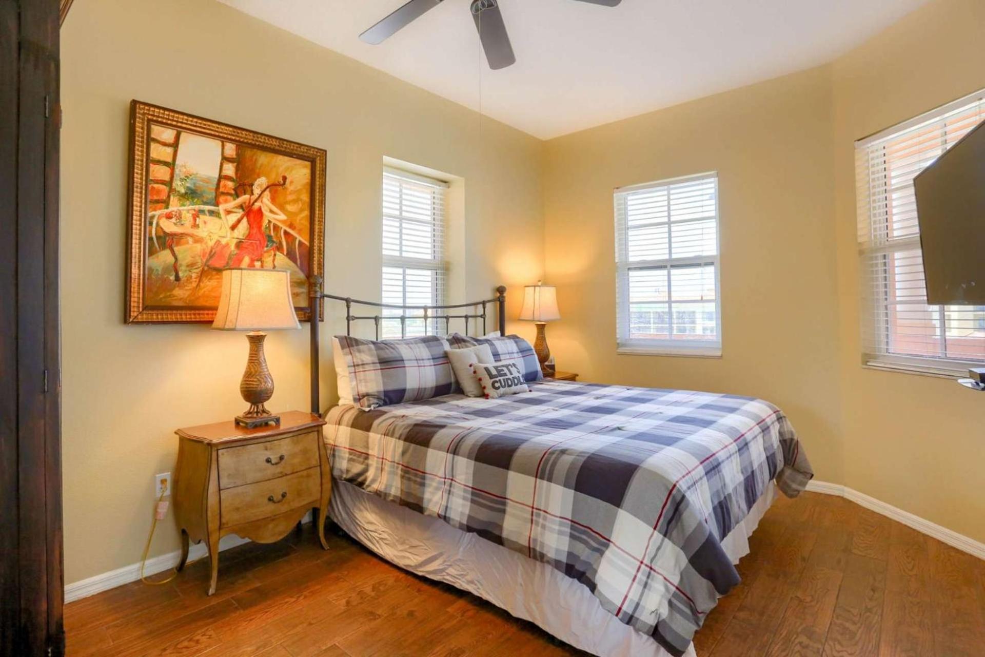 801 Harborview Grande view 3