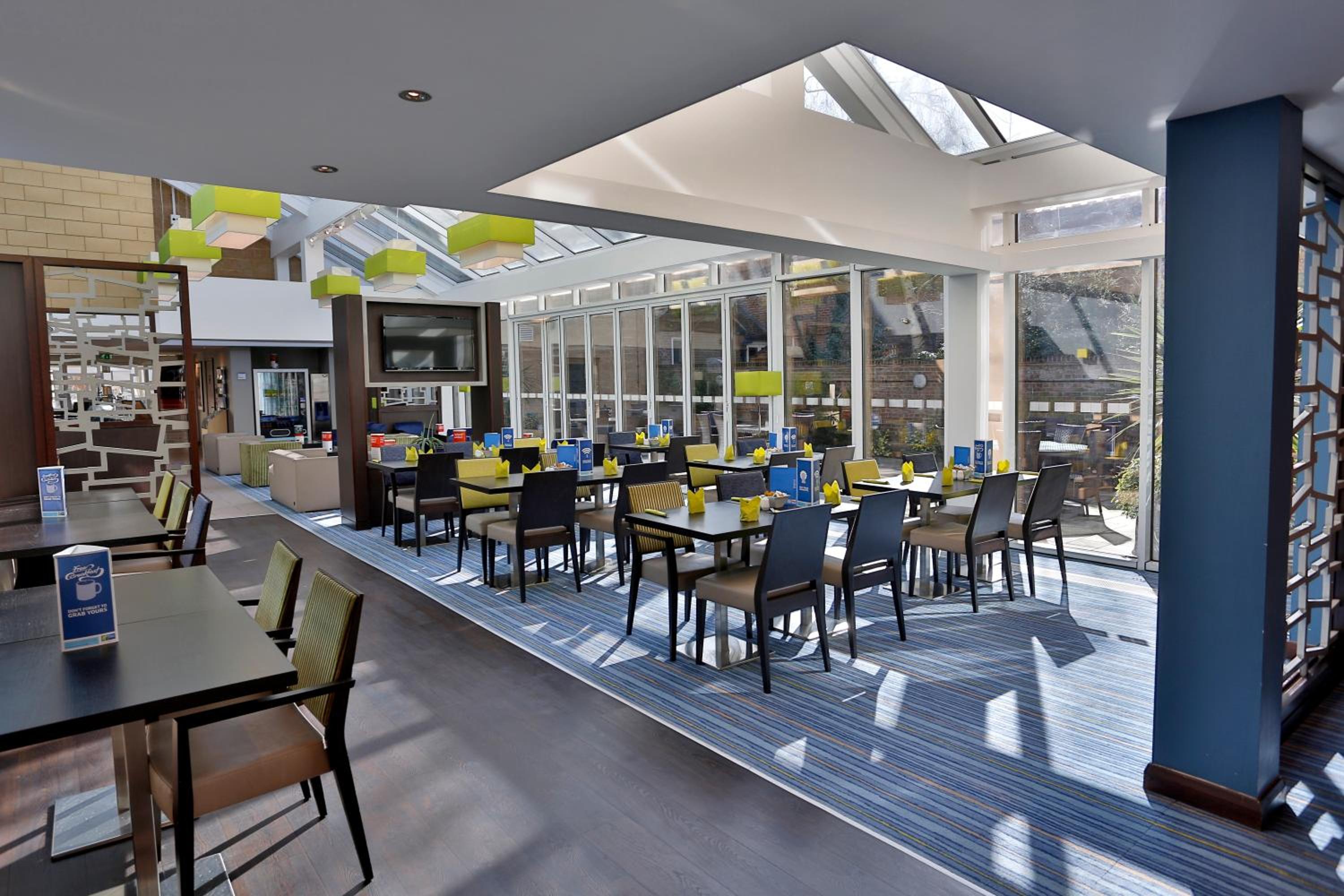 Windsor Vacations - Holiday Inn Express Windsor, an IHG Hotel - Property Image 3