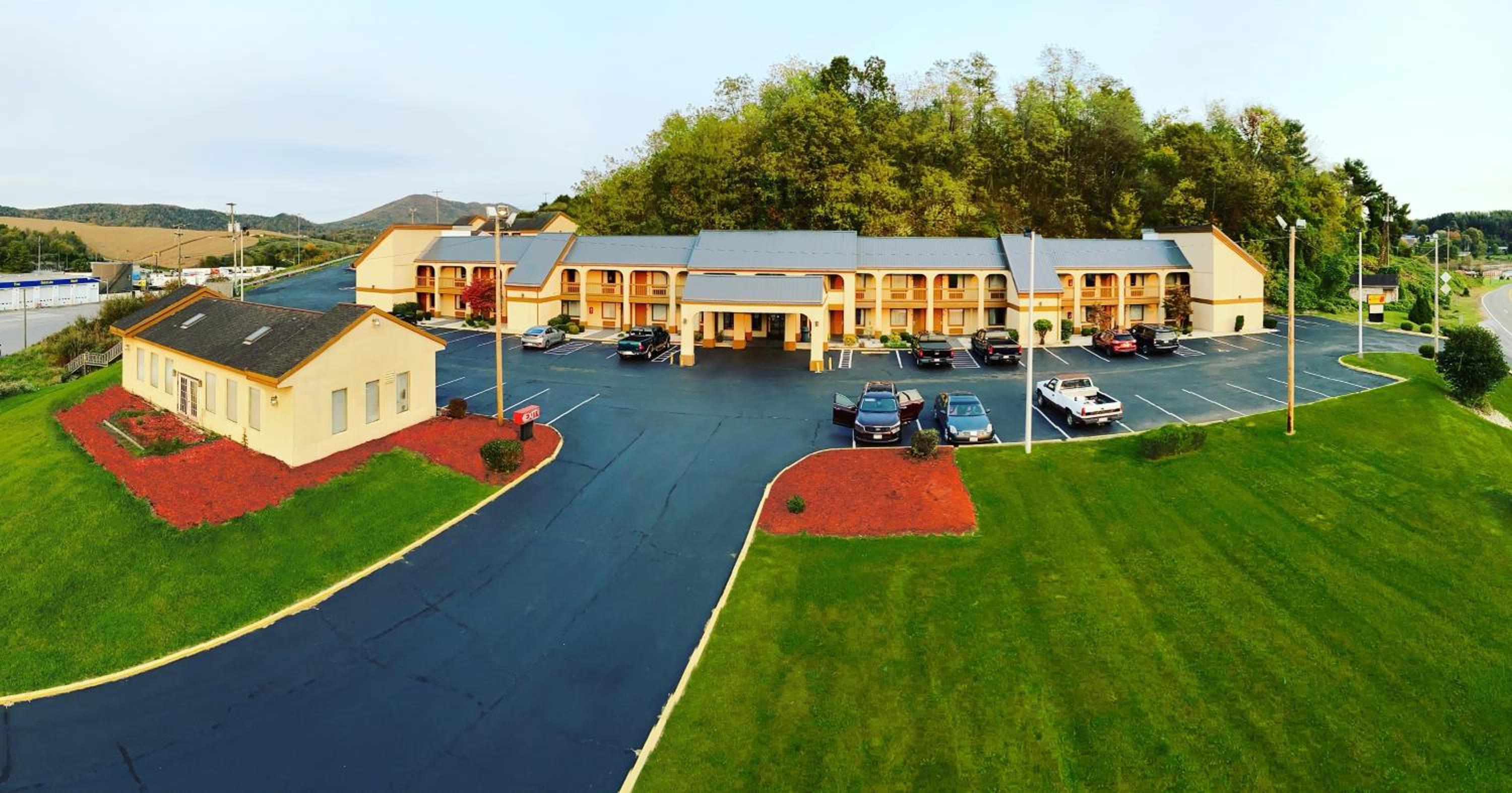 Super 8 by Wyndham Fort Chiswell Wytheville Area - Property Image 11