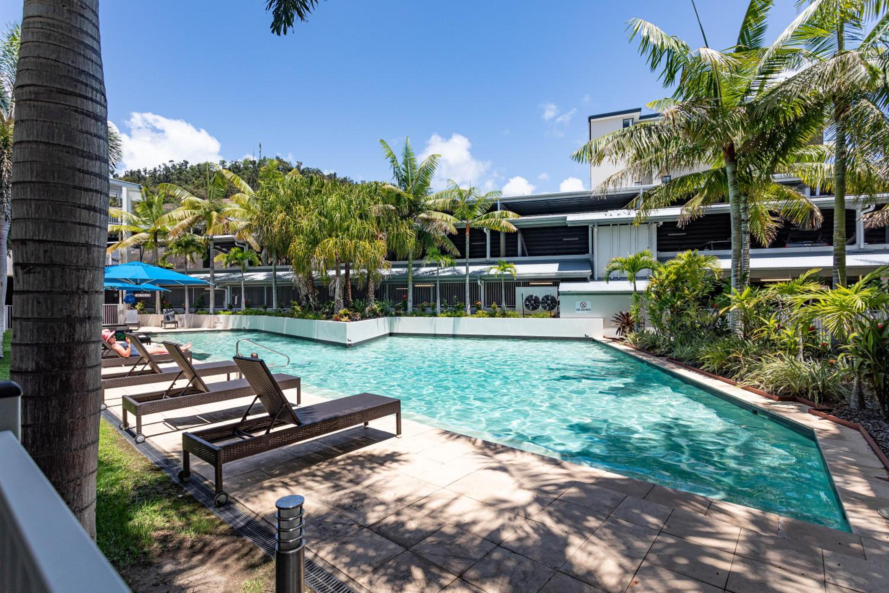 By The Sea Shore With Pool