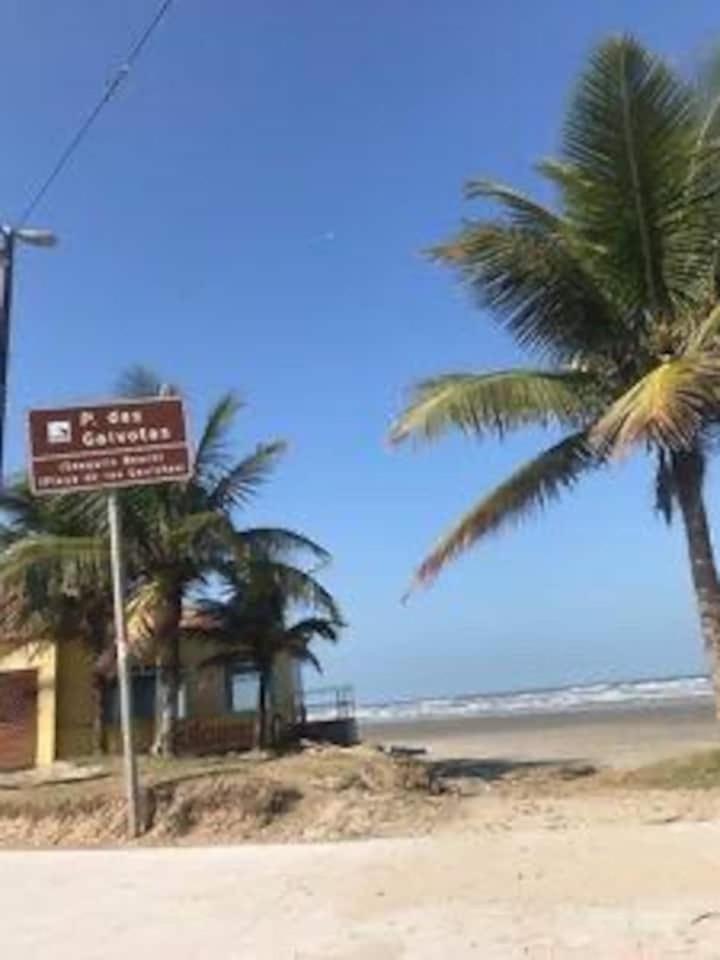 Pé na areia gaivotas com Wi-Fi