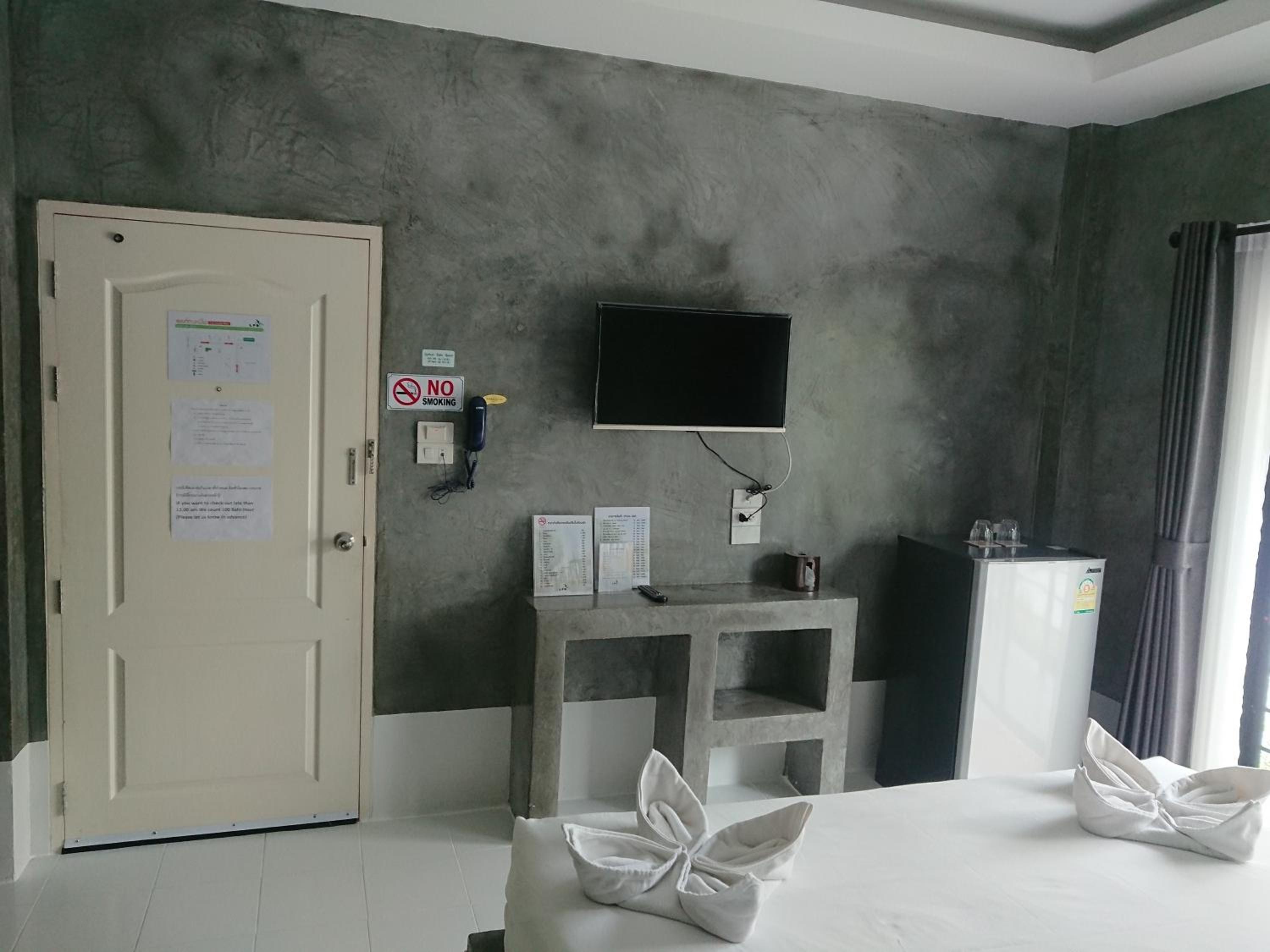 Lopburi Palm Resort view 5
