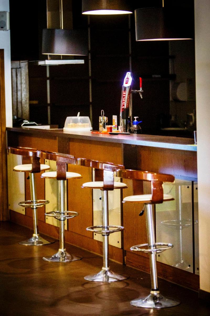bar