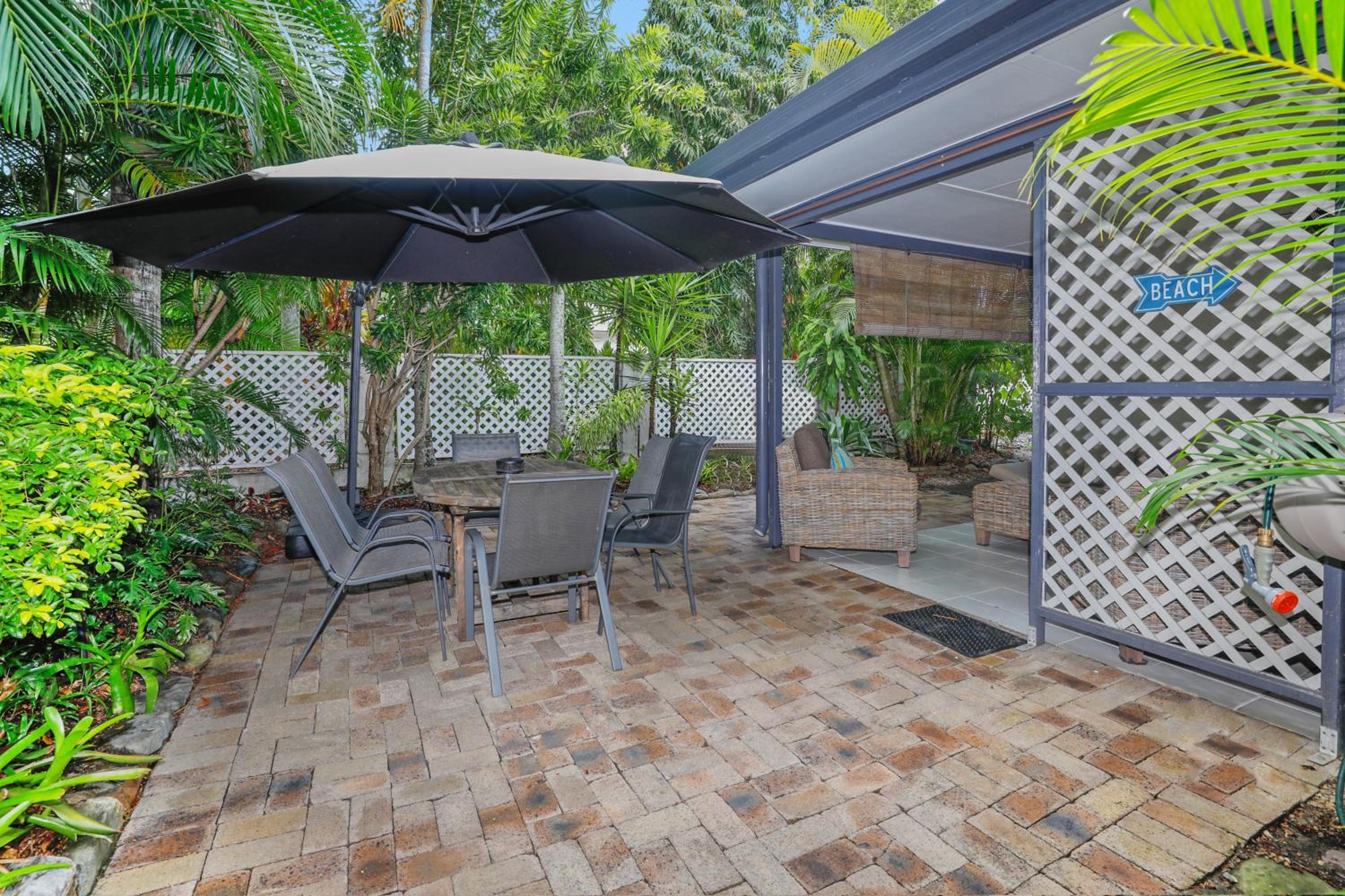 Rare! Modern Unit with Private Fenced garden Close to The Beach PC5 view 4
