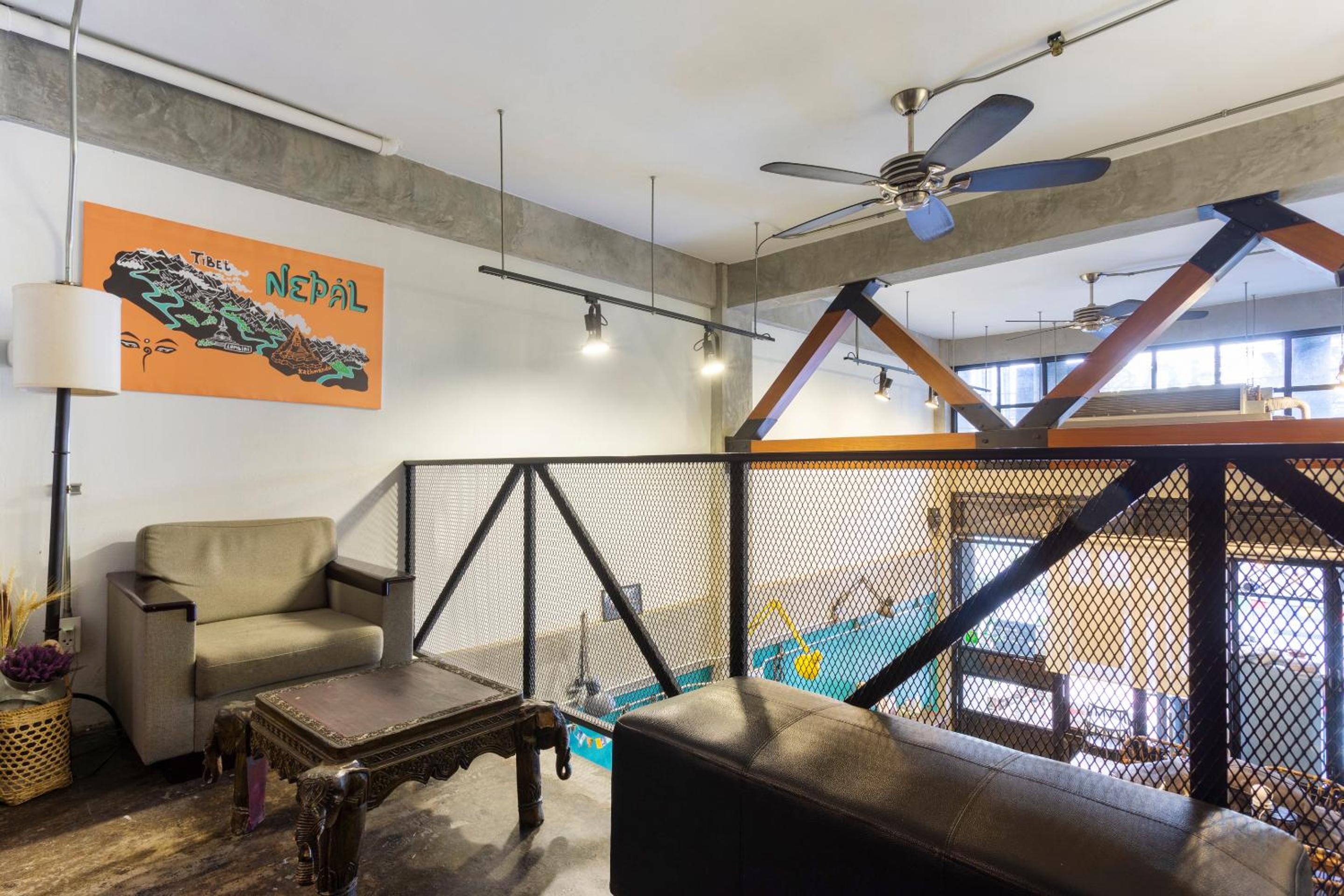 Box Hostel N Cafe