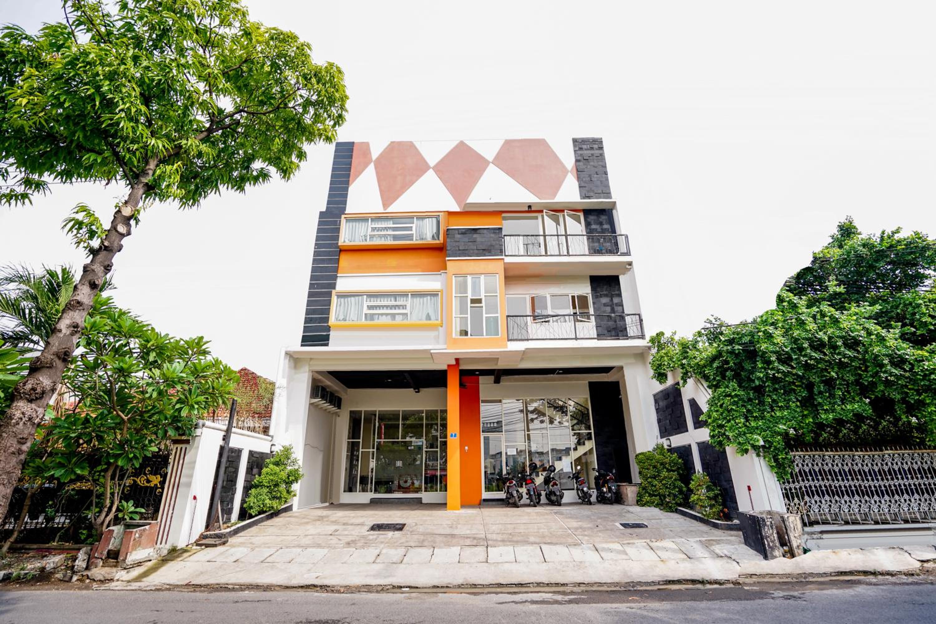 Hotel Pratisarawirya by The Loka