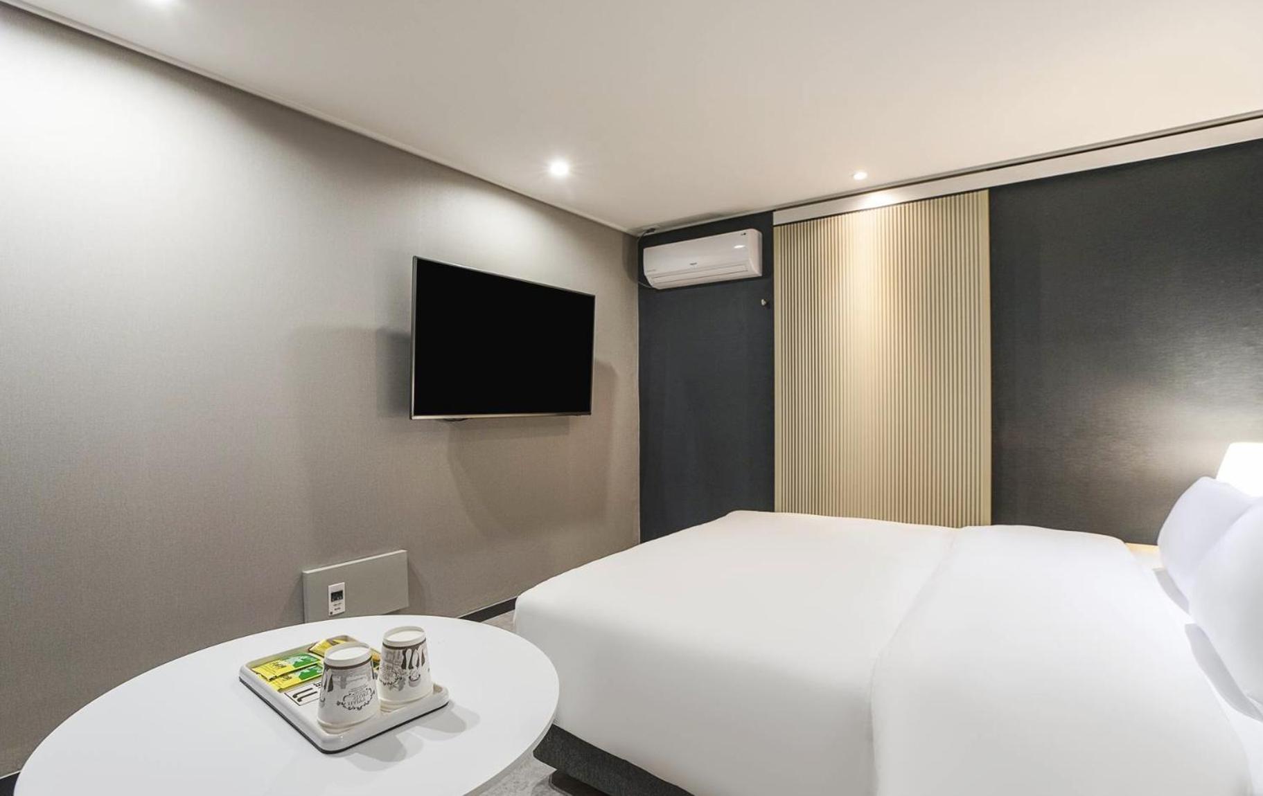 JJ Hotel
