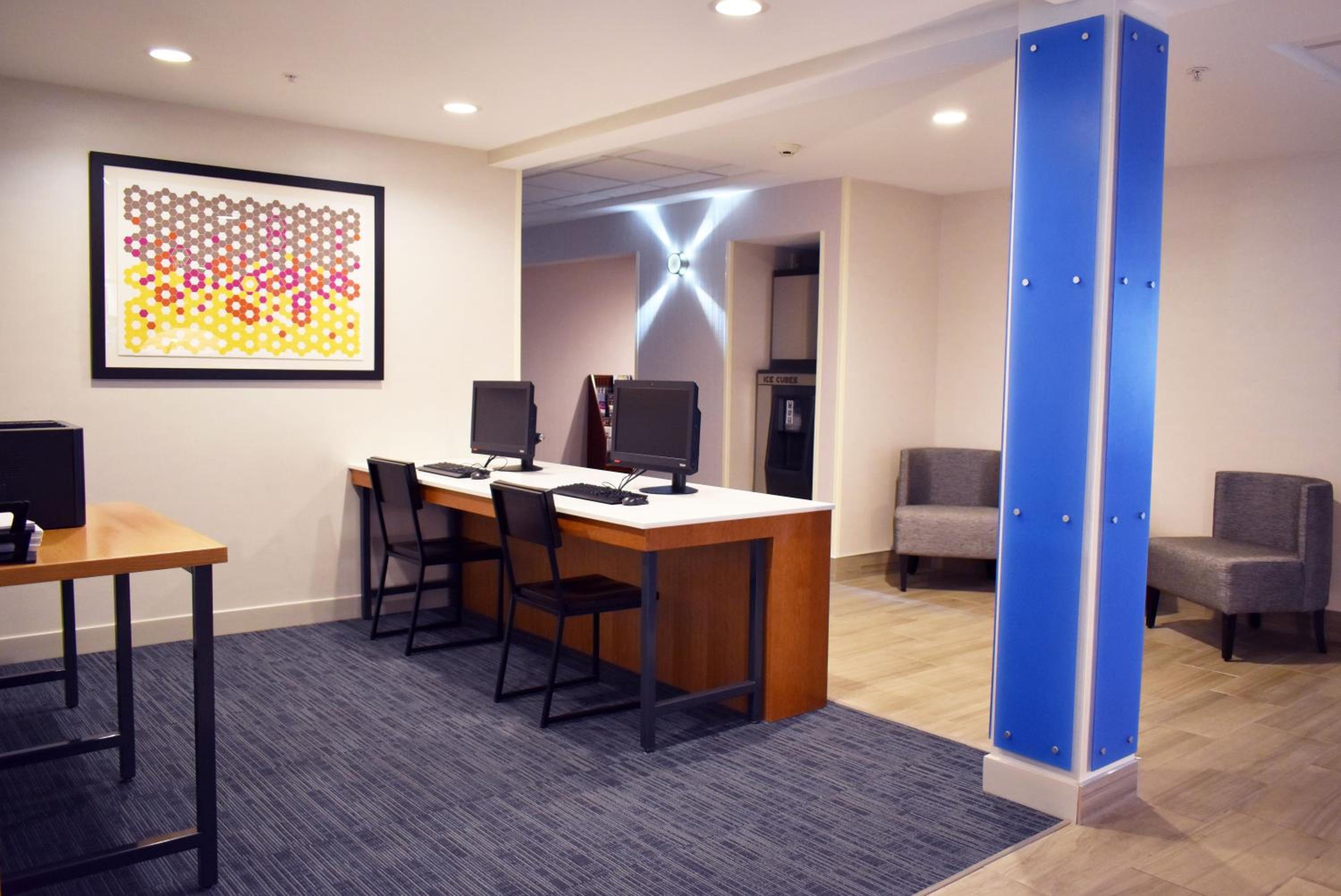 Corvallis Vacations - Holiday Inn Express Hotel  Suites Albany, an IHG Hotel - Property Image 4