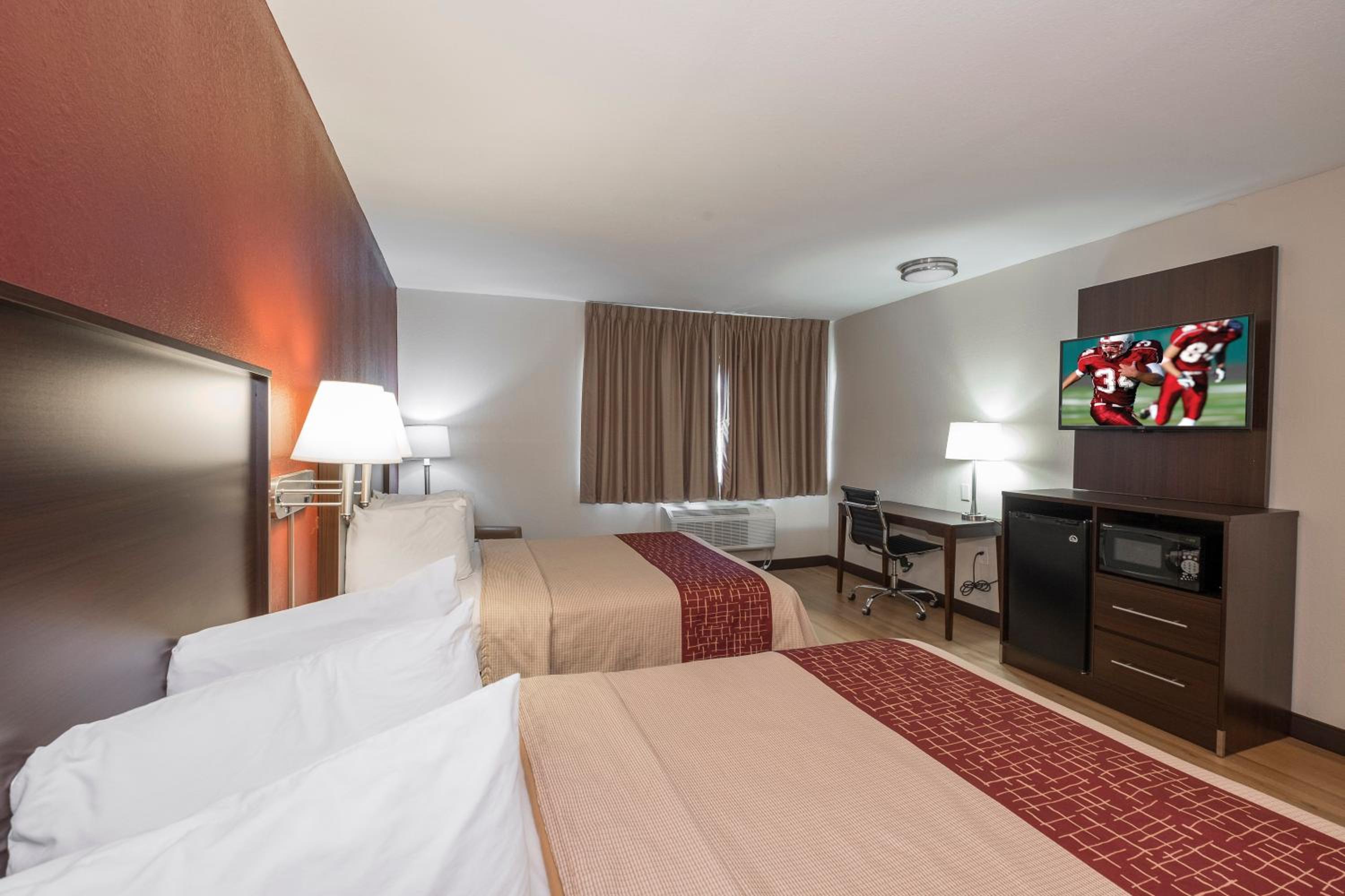 Poughkeepsie Vacations - Red Roof Inn PLUS Poughkeepsie - Property Image 2