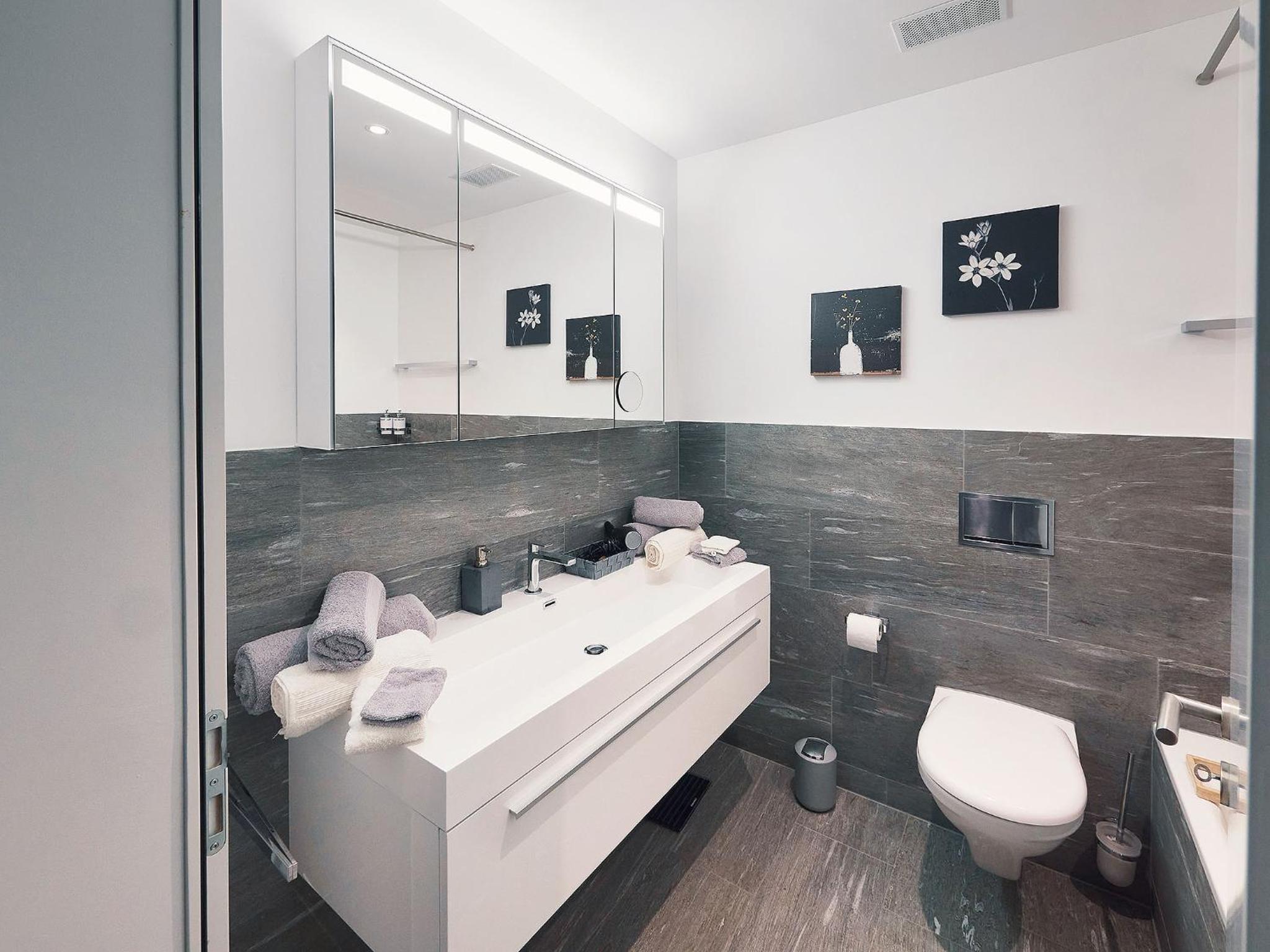 Montanas - Luxuswohnung mit Kamin - Nahe Caumasee & Talstation view 3