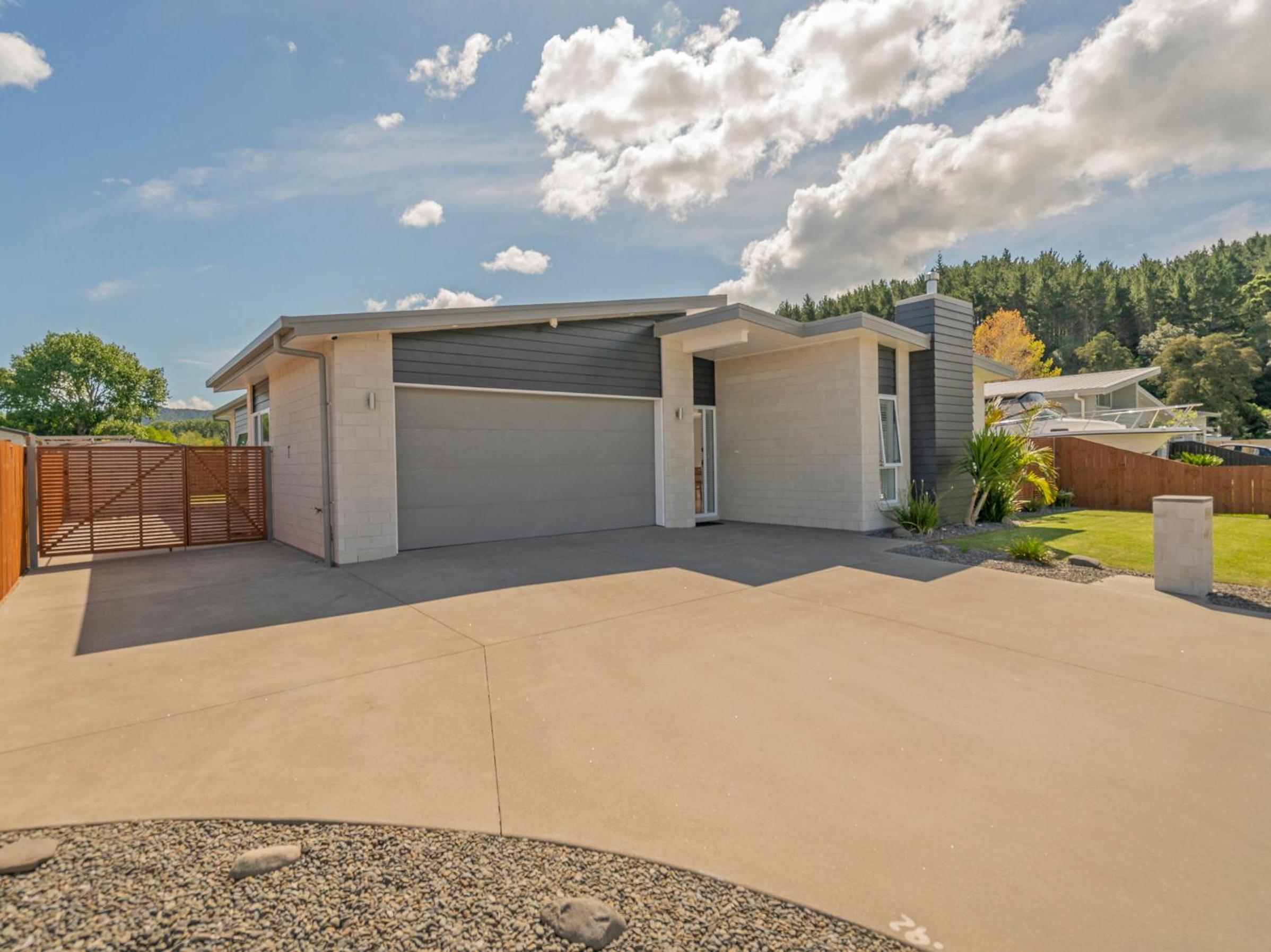 Modern Beach Pad - Whitianga Holiday Home view 5