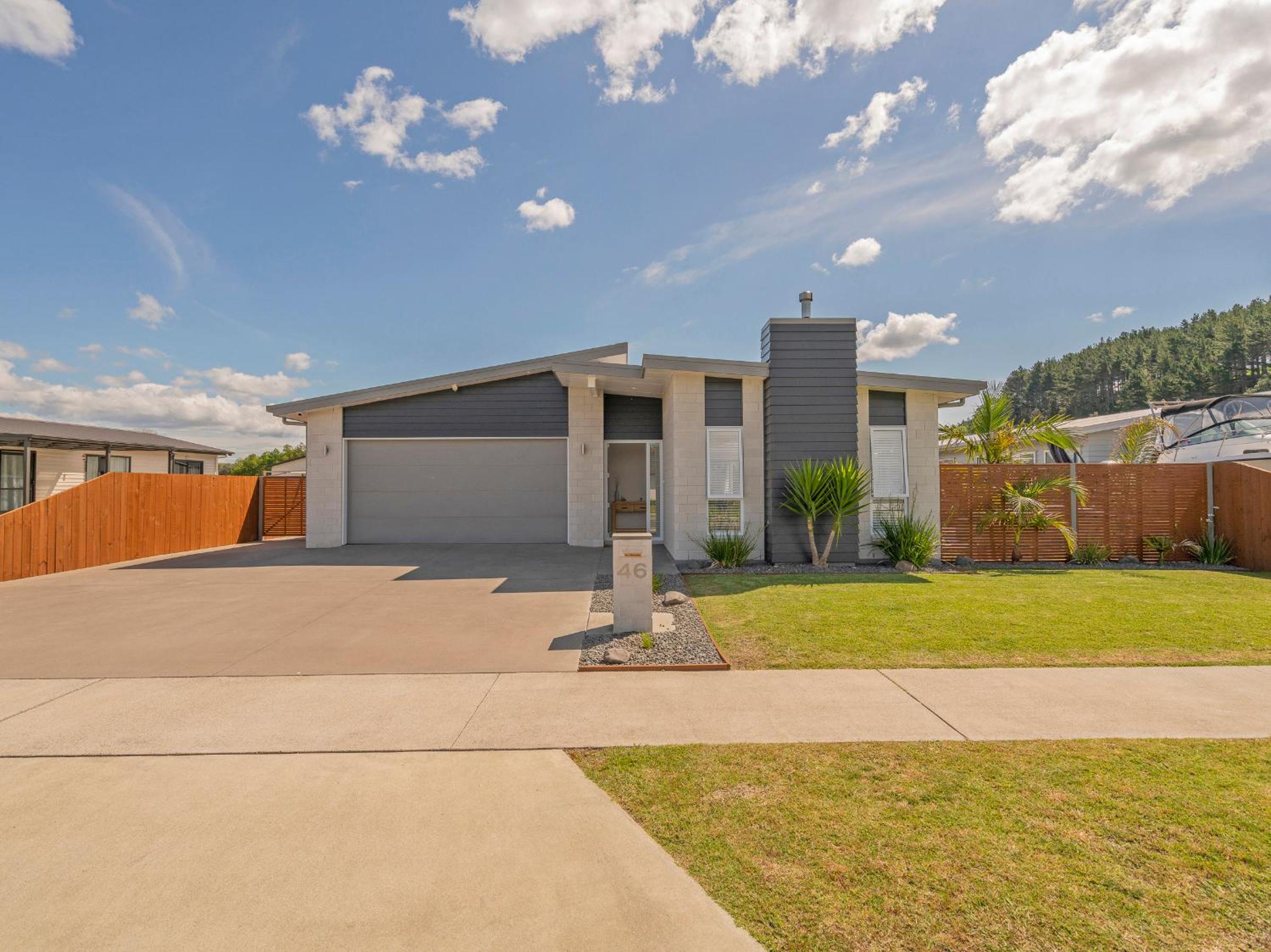 Modern Beach Pad - Whitianga Holiday Home view 4