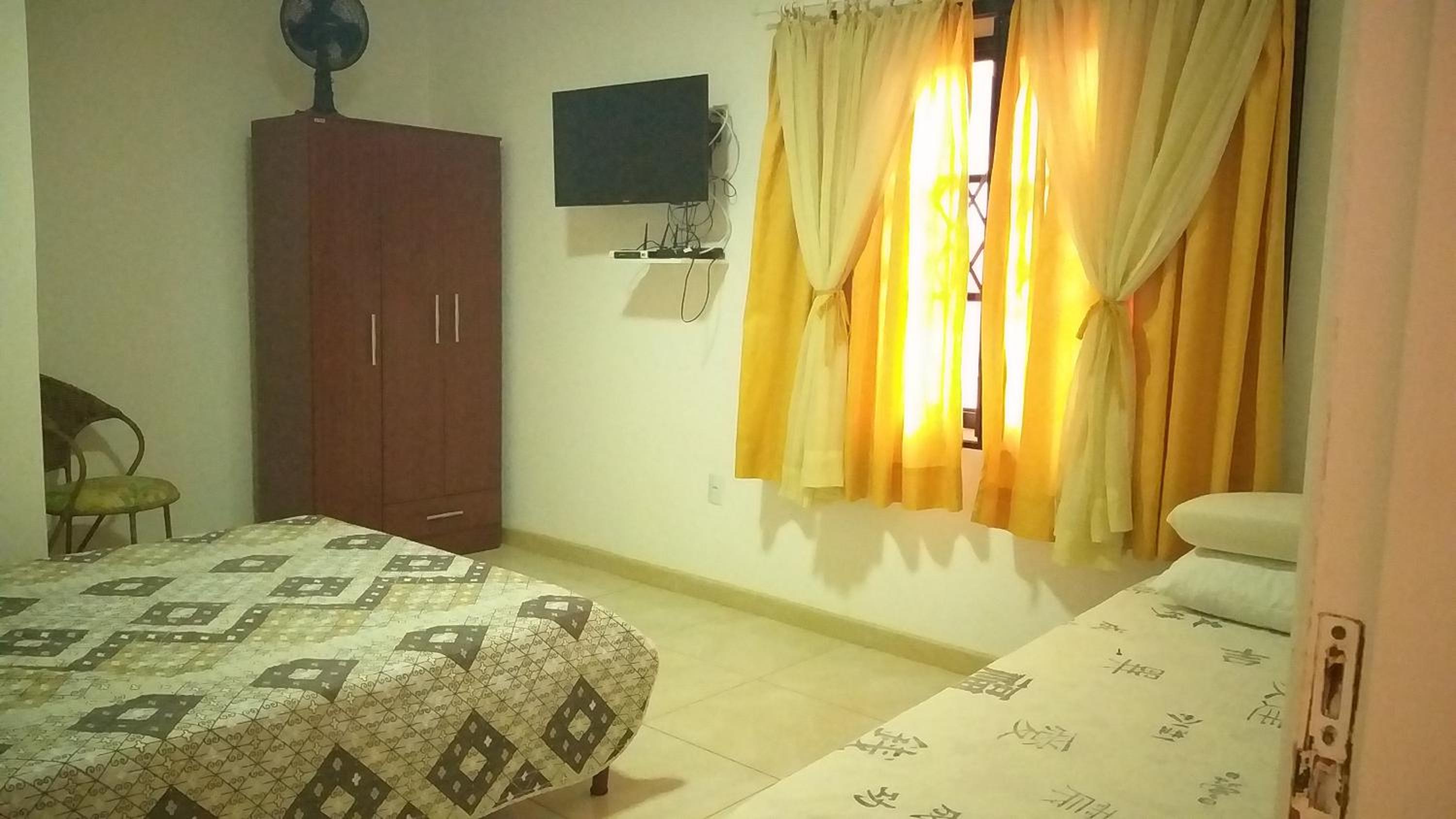 CASA 01 DORM TERRENO COMPARTIDO