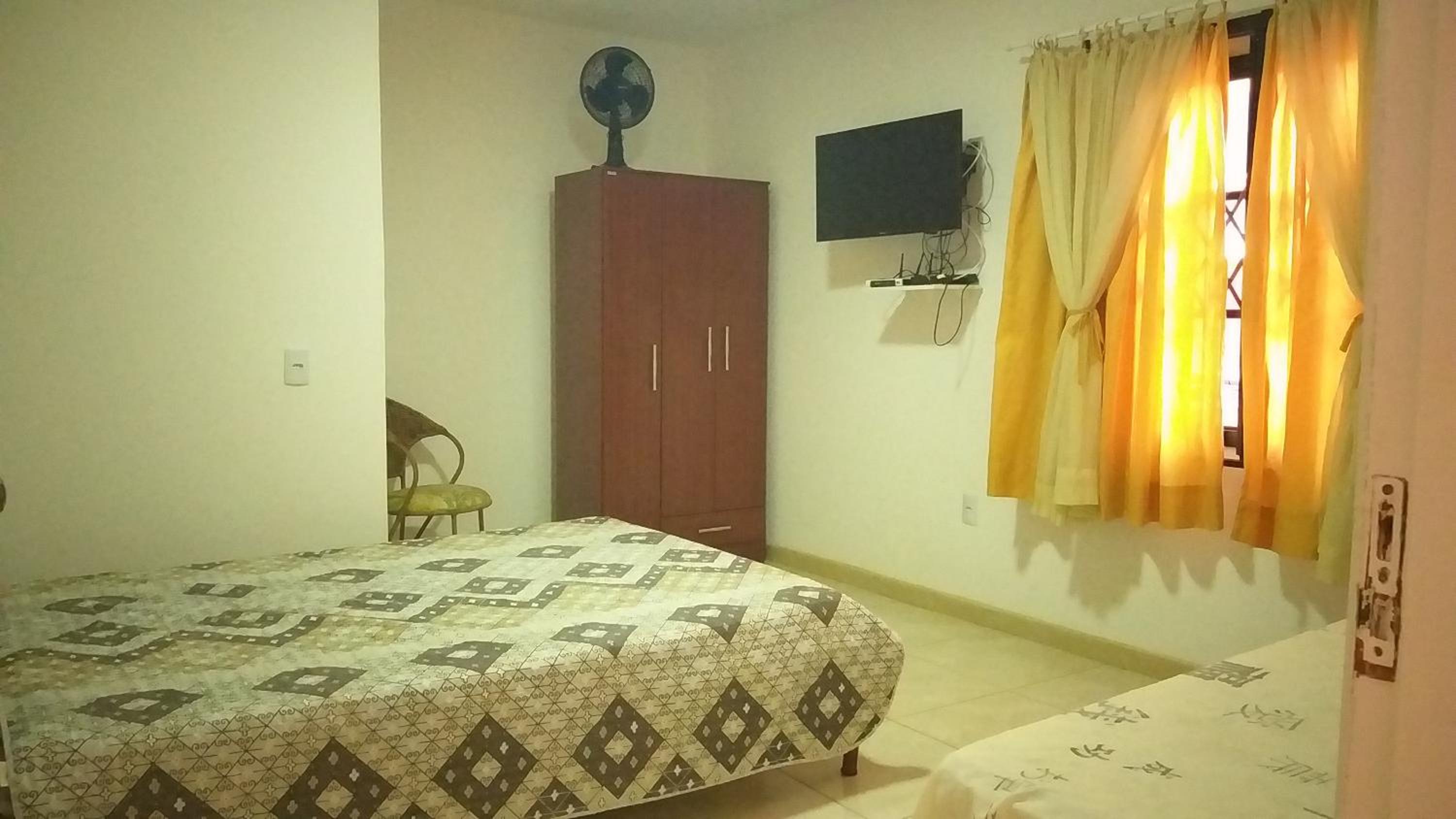 CASA 01 DORM TERRENO COMPARTIDO
