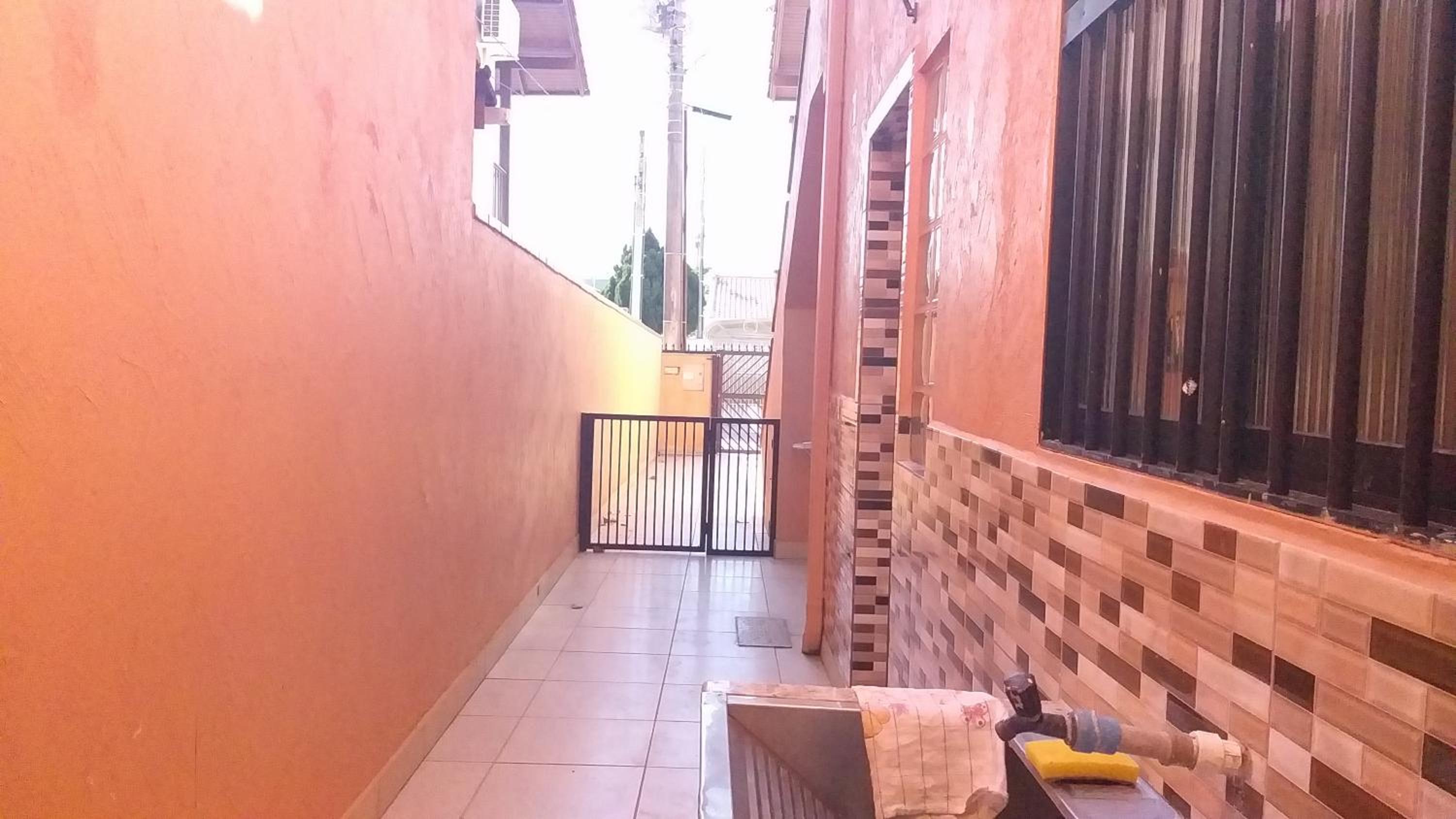CASA 01 DORM TERRENO COMPARTIDO