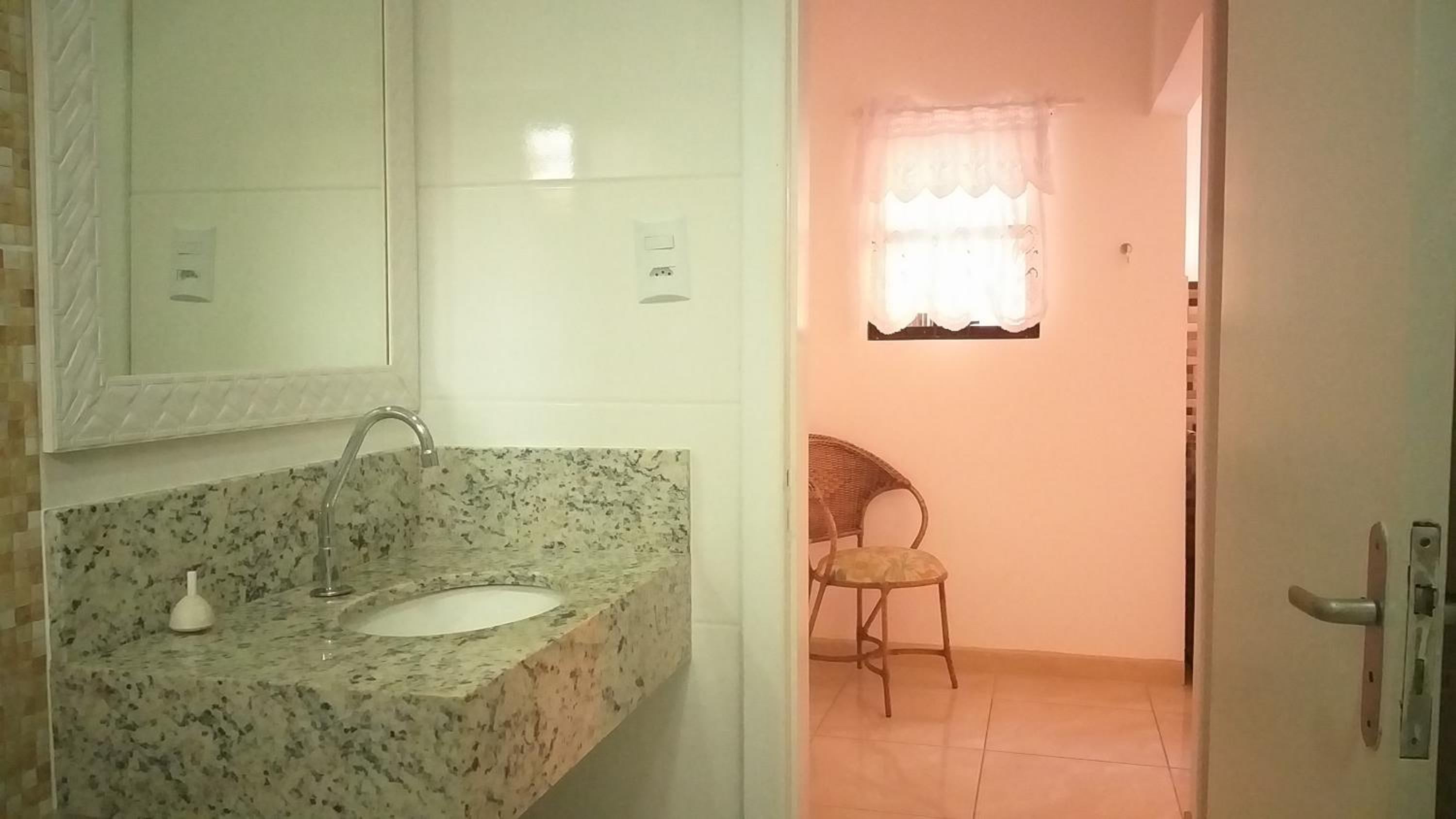 CASA 01 DORM TERRENO COMPARTIDO