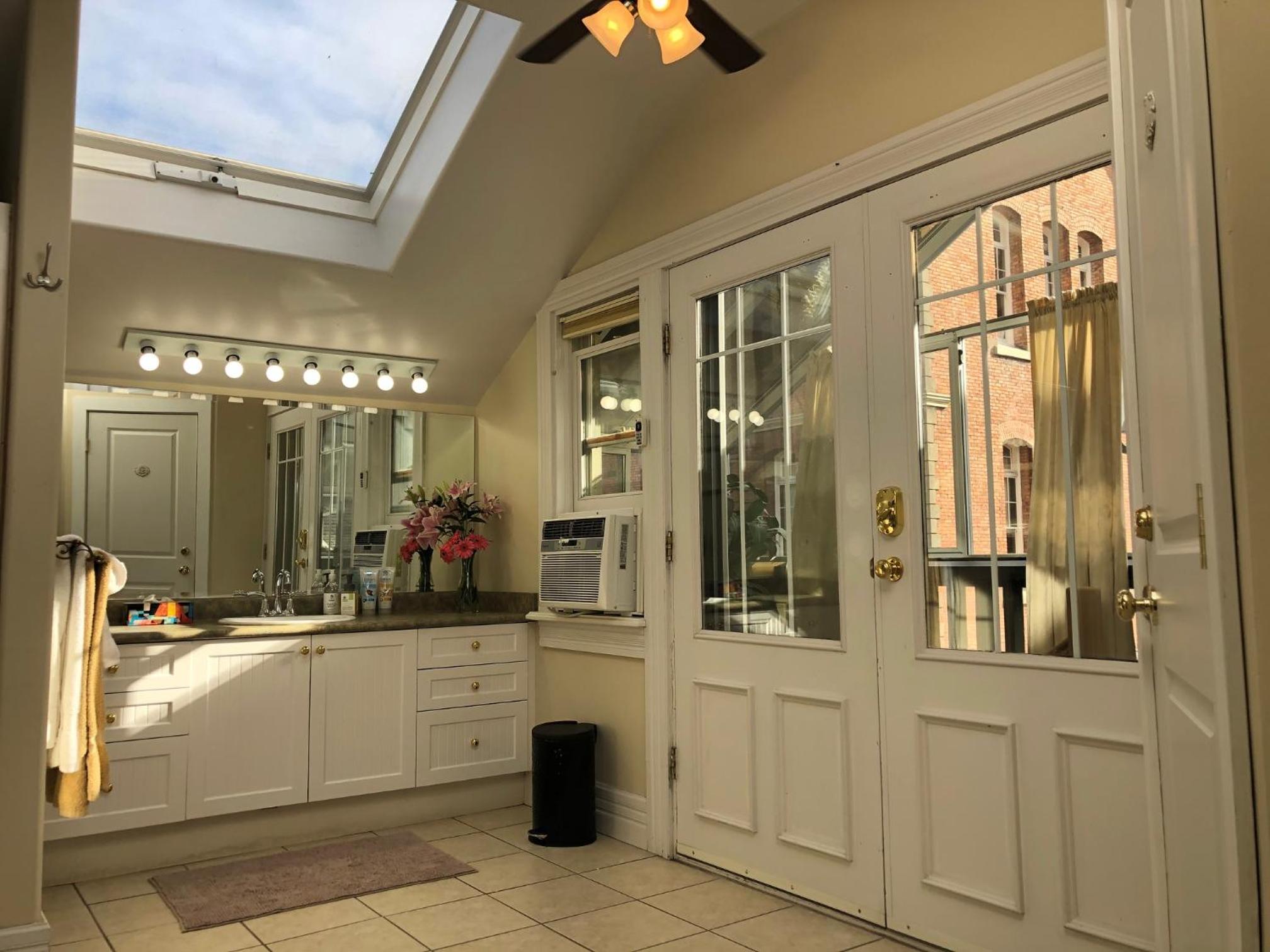 Robert Porter House Inn - Image 2