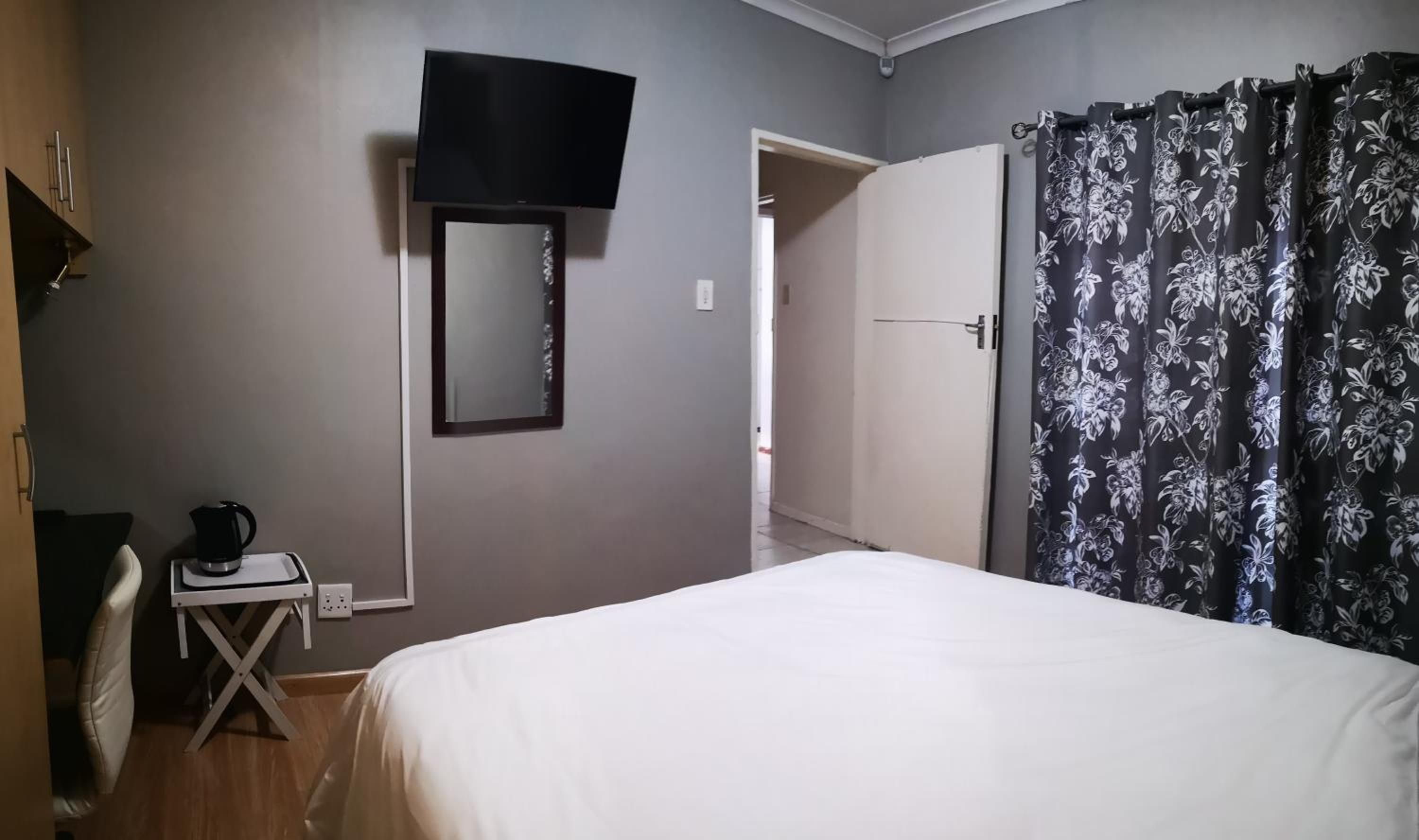 TwinnPalms Accommodation - Image 4