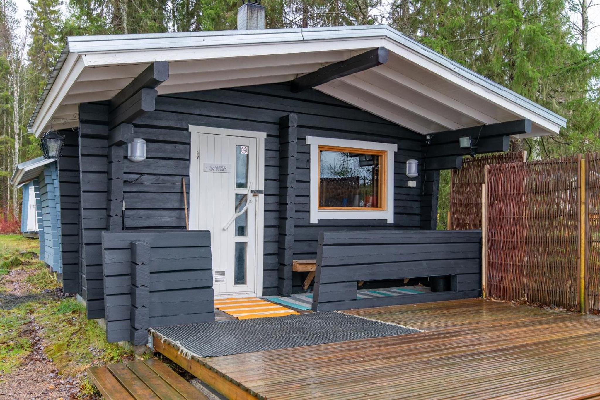 Lähderinne - 2 bedroom log cabin, private beach, wifi & sauna view 2