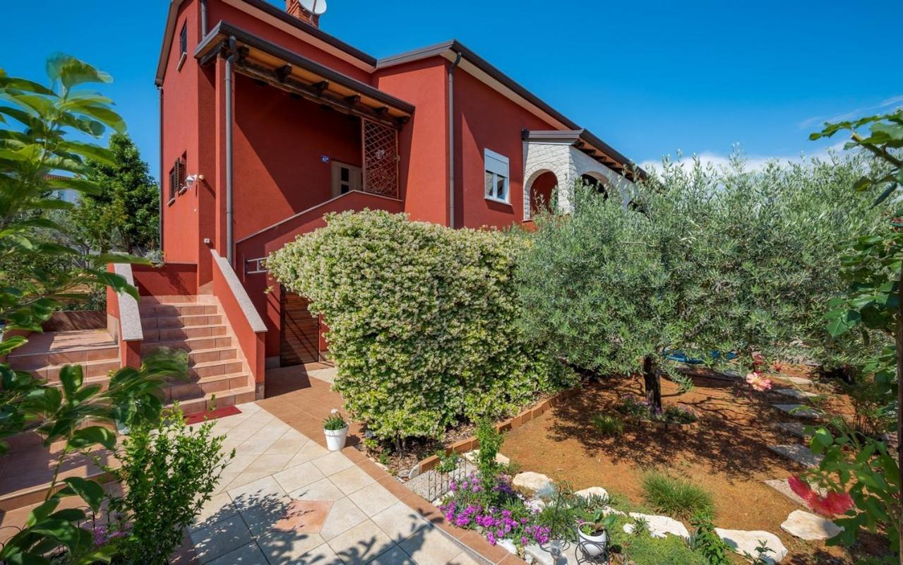 IVA house with apartment view 3