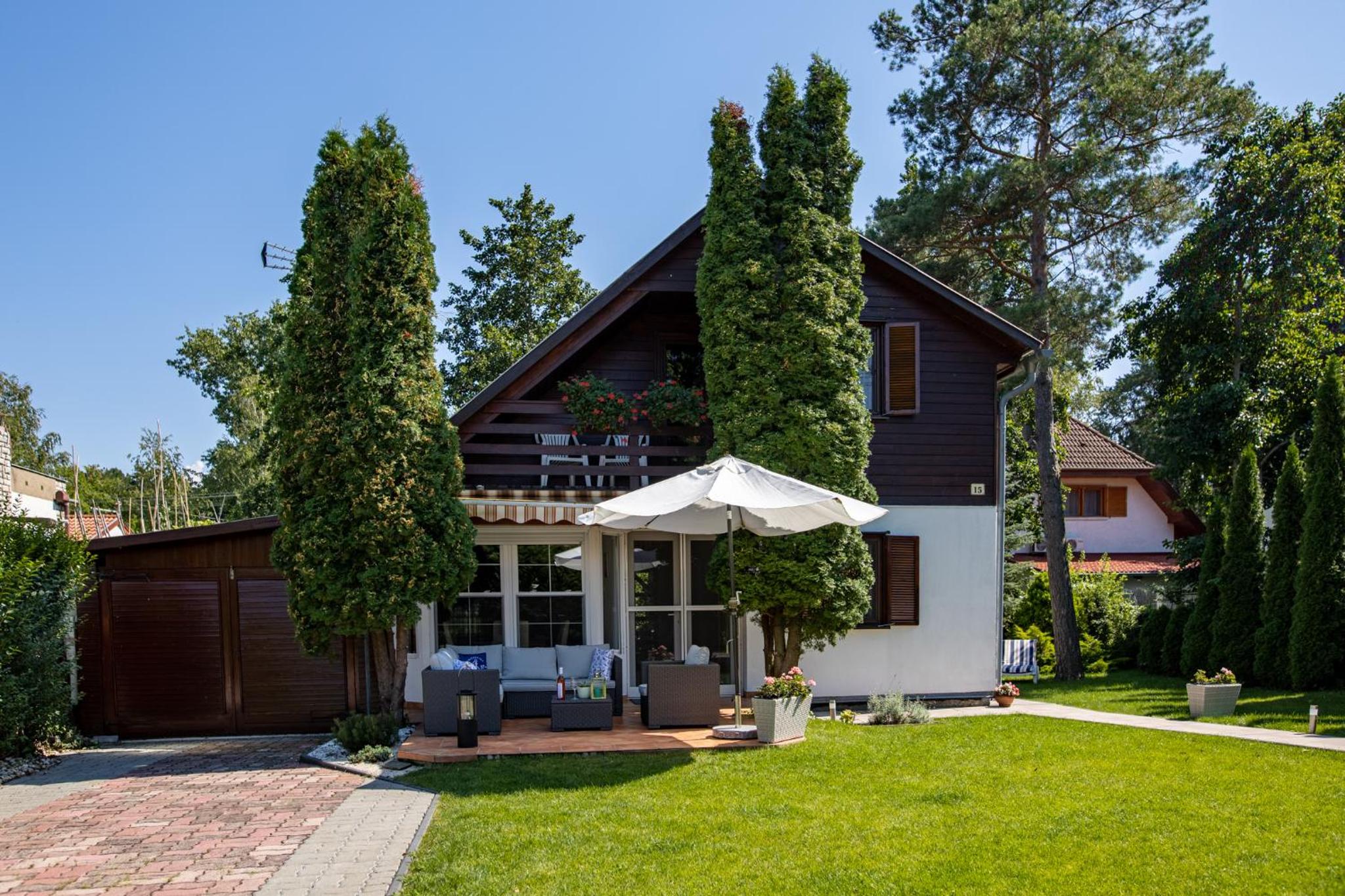 Lakeside wood cottage view 3