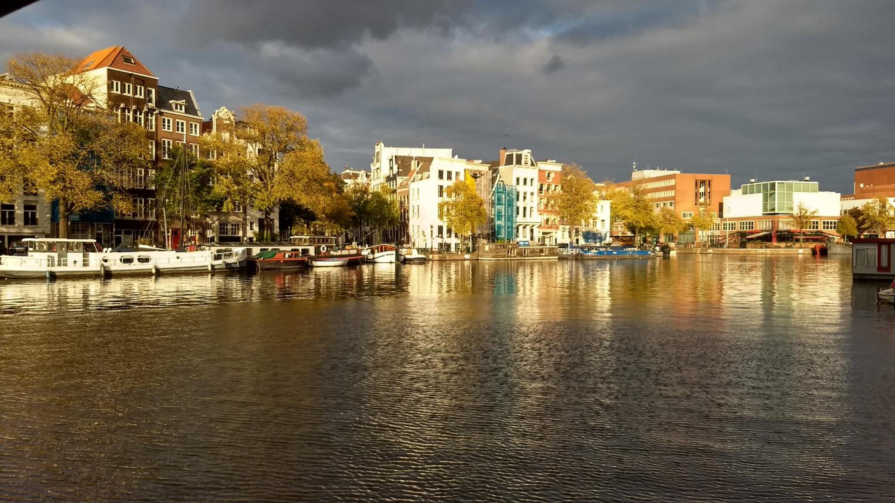 Rembrandt Square Boat photo 2
