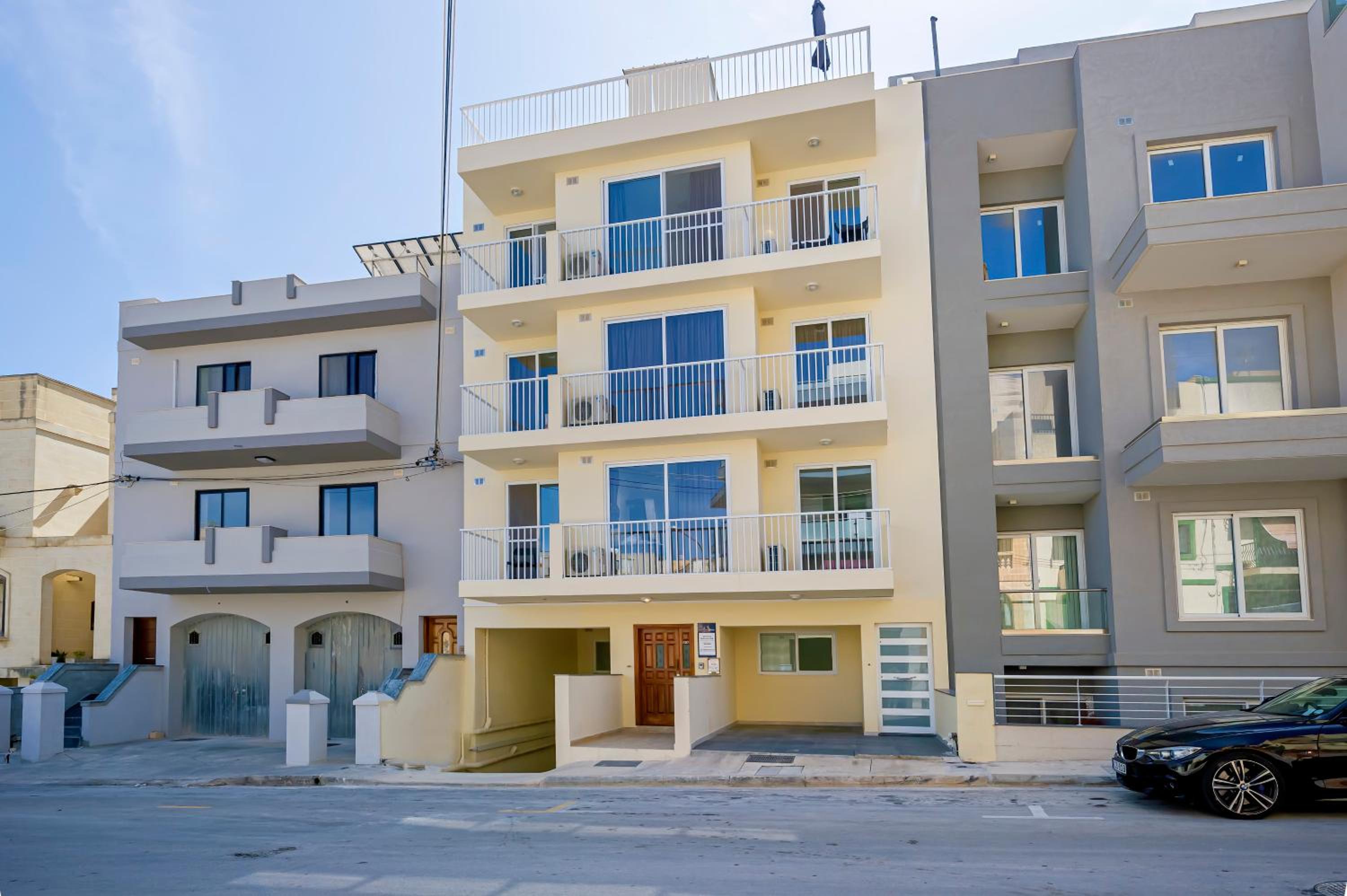 Hotel Summer Breeze apartment with terrace with Panoramic views - by Getawaysmalta - Image 1