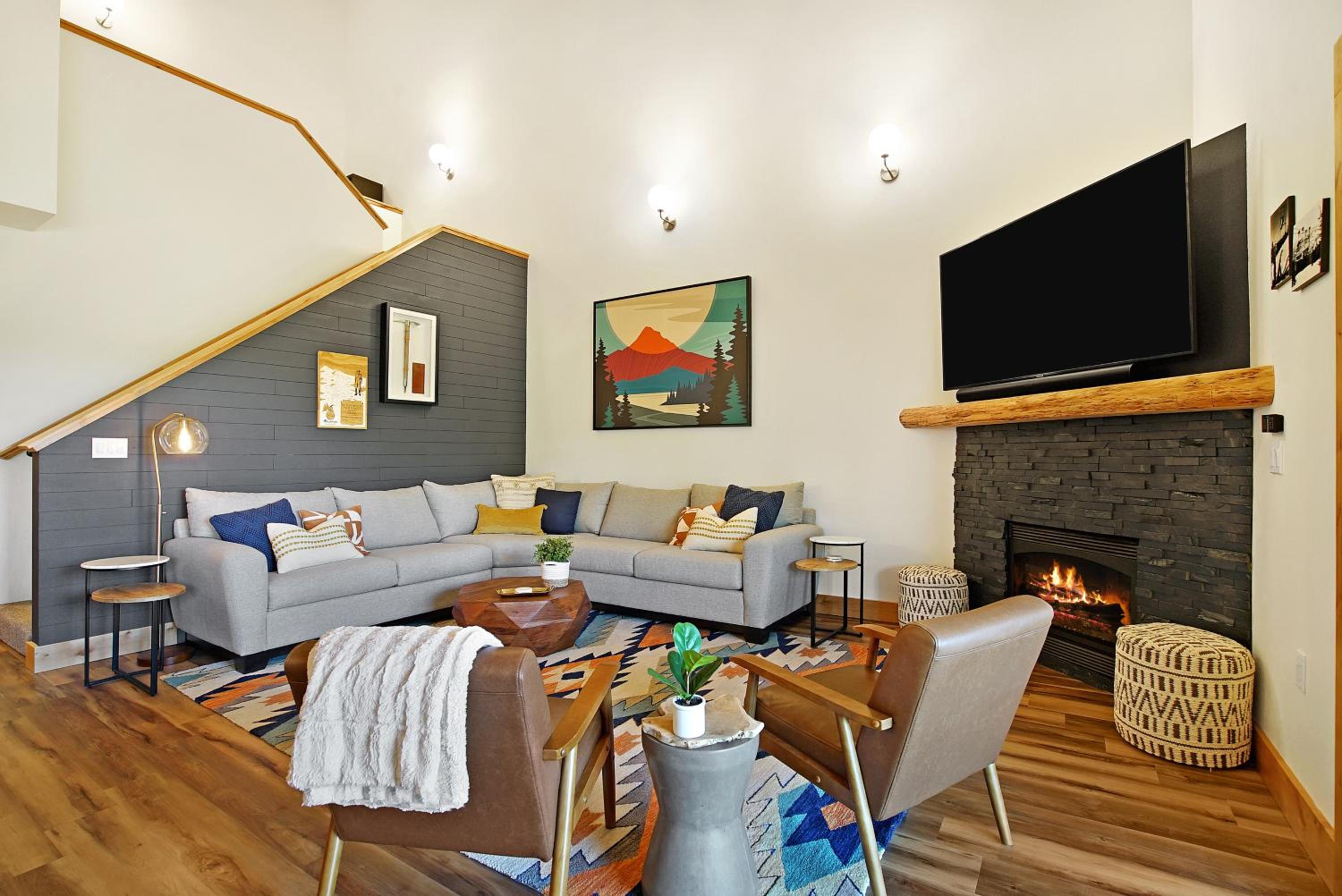 THE CLYDE - Your Cozy & Luxurious Mt Hood Retreat view 3