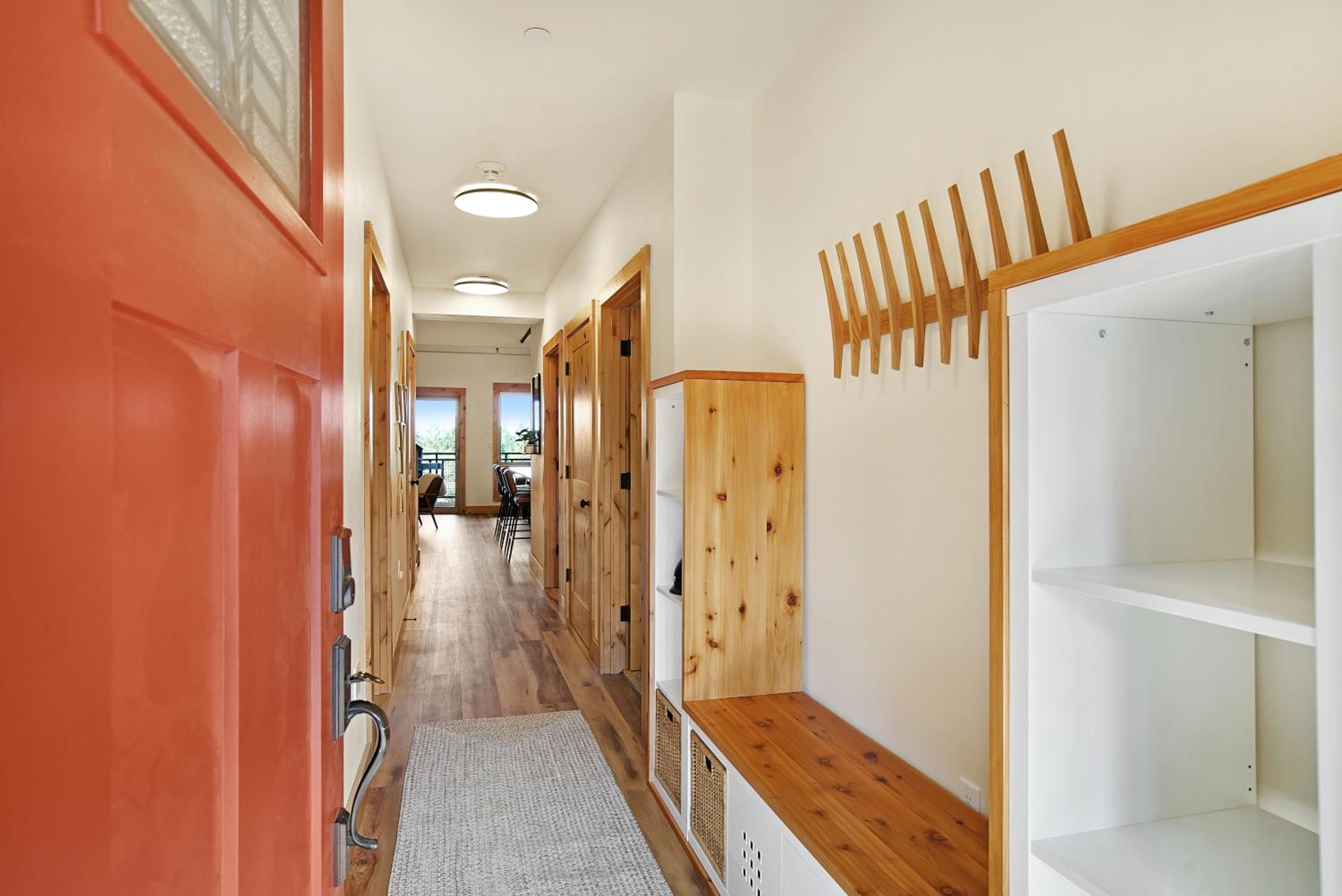 THE CLYDE - Your Cozy & Luxurious Mt Hood Retreat view 2