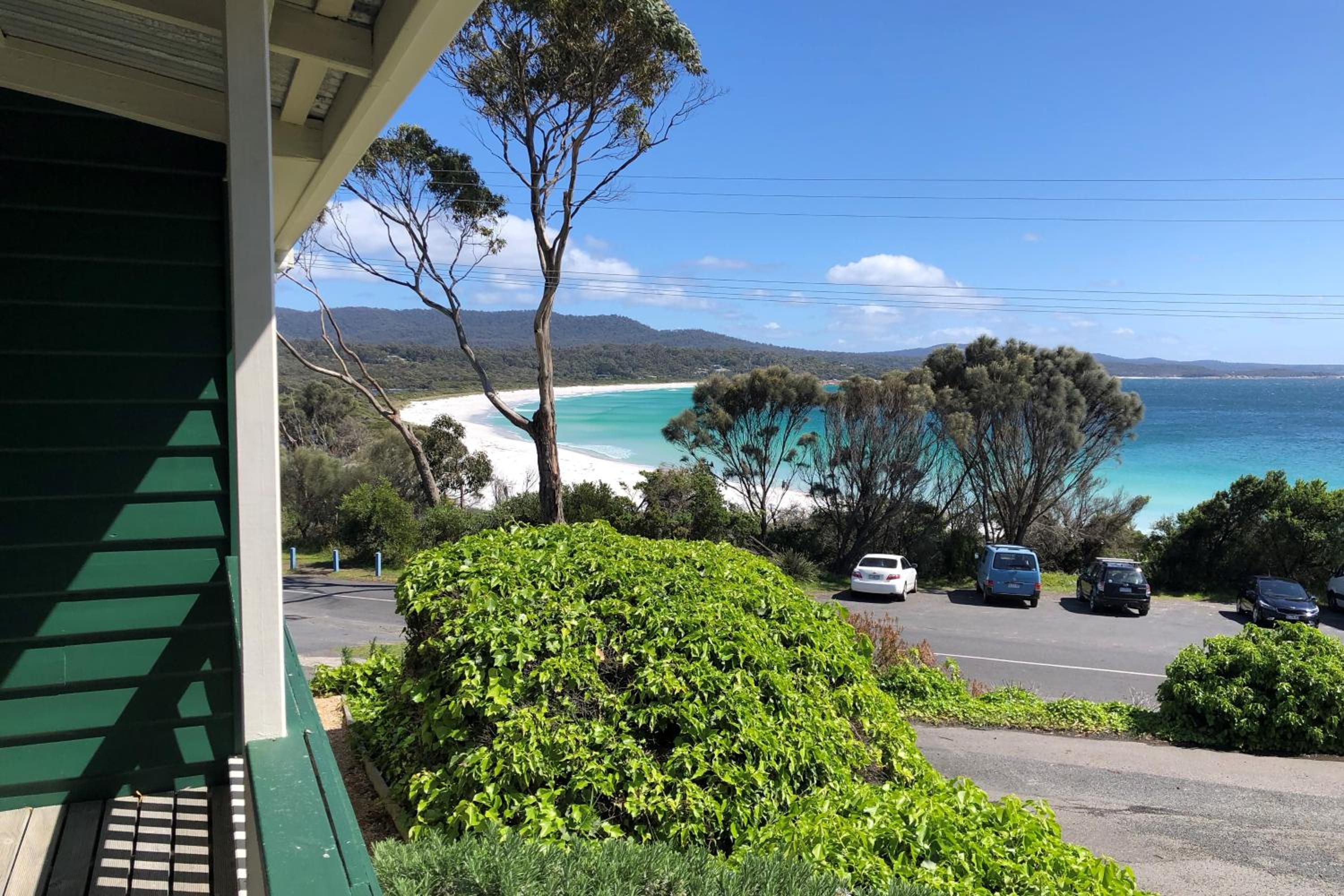 BINALONG BEACH COTTAGE Beachfront at Bay of Fires Next to Restaurant