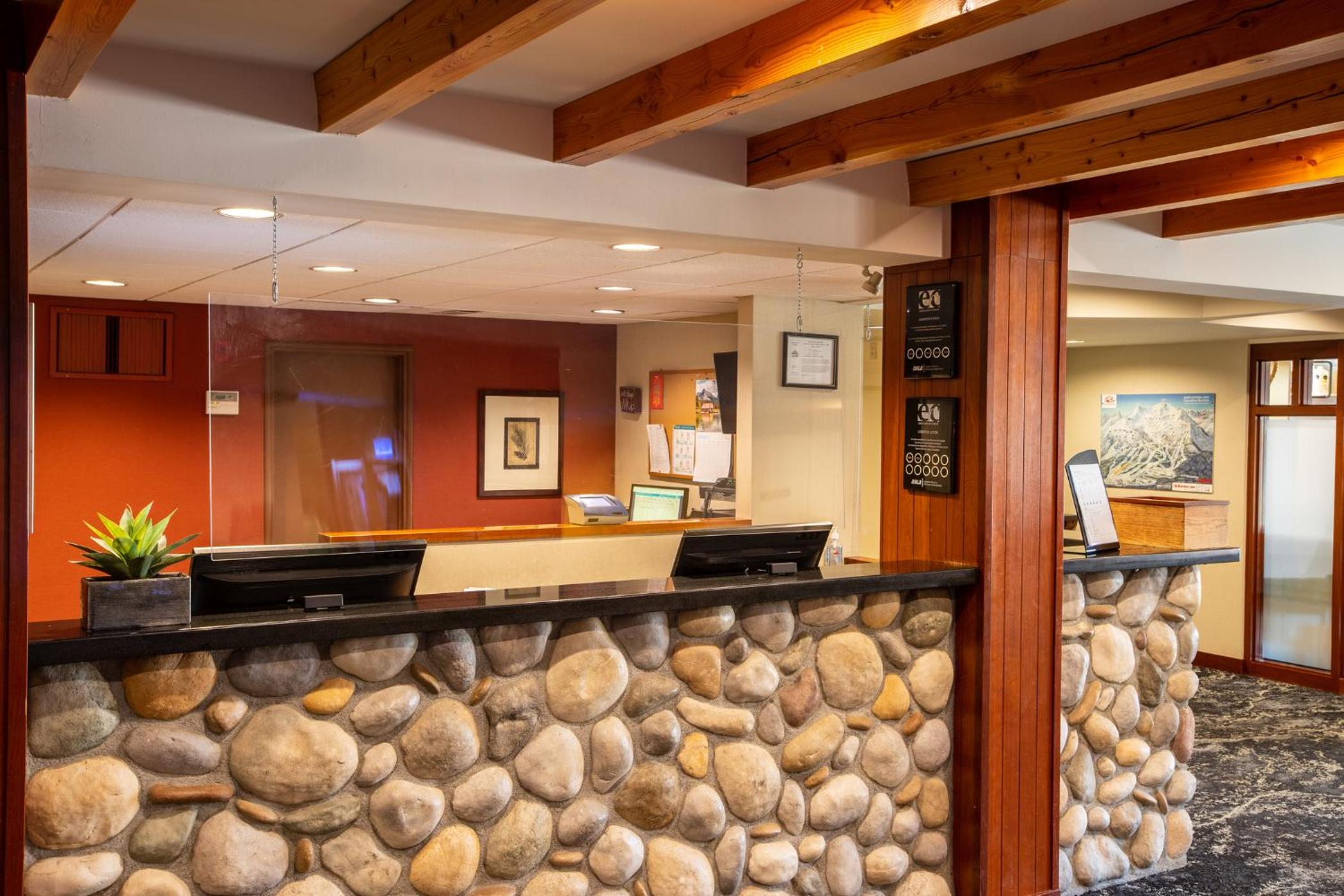 Jasper Vacations - Lobstick Lodge - Property Image 4