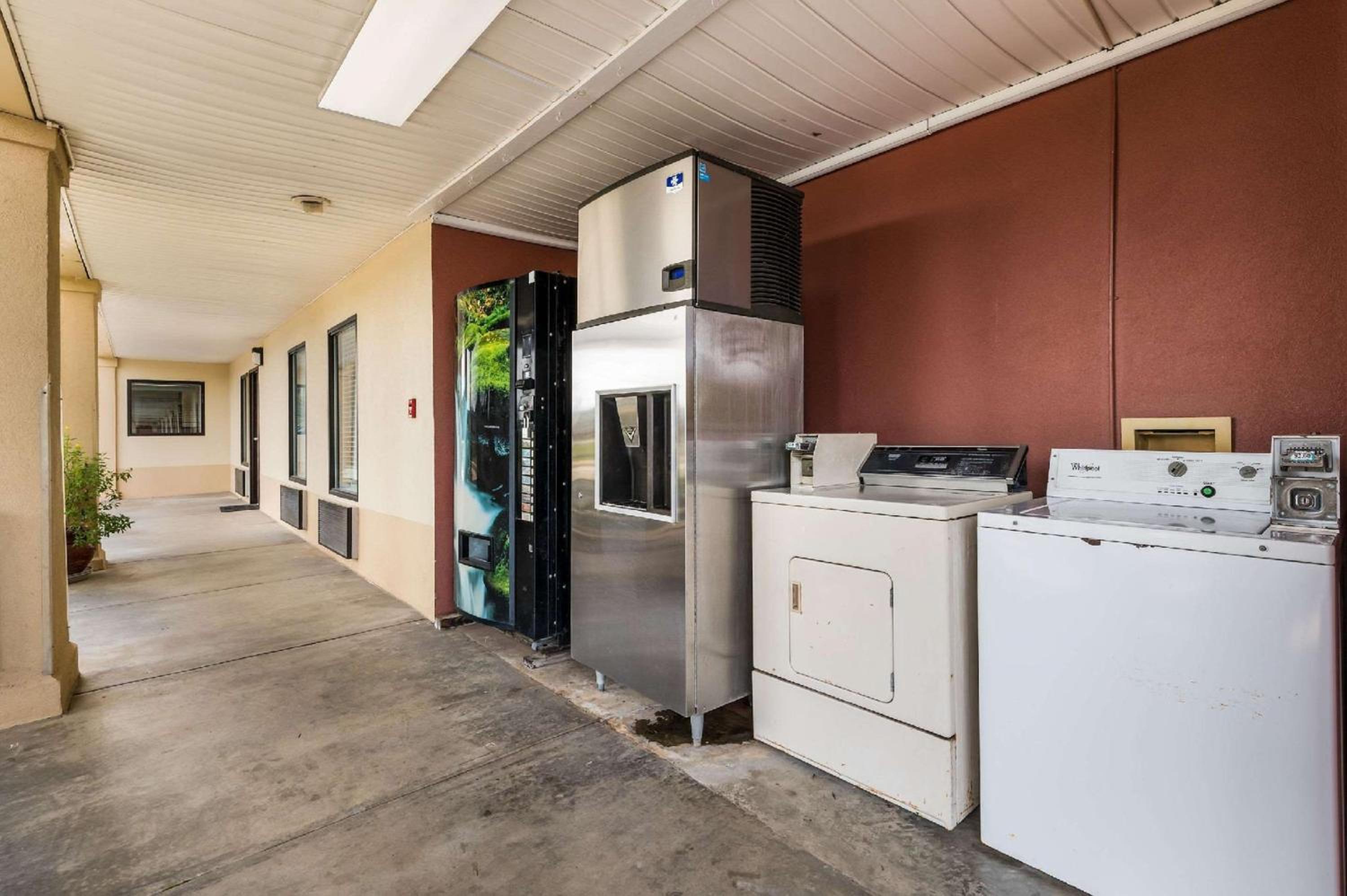 Meridian Vacations - SureStay Hotel by Best Western Meridian - Property Image 12