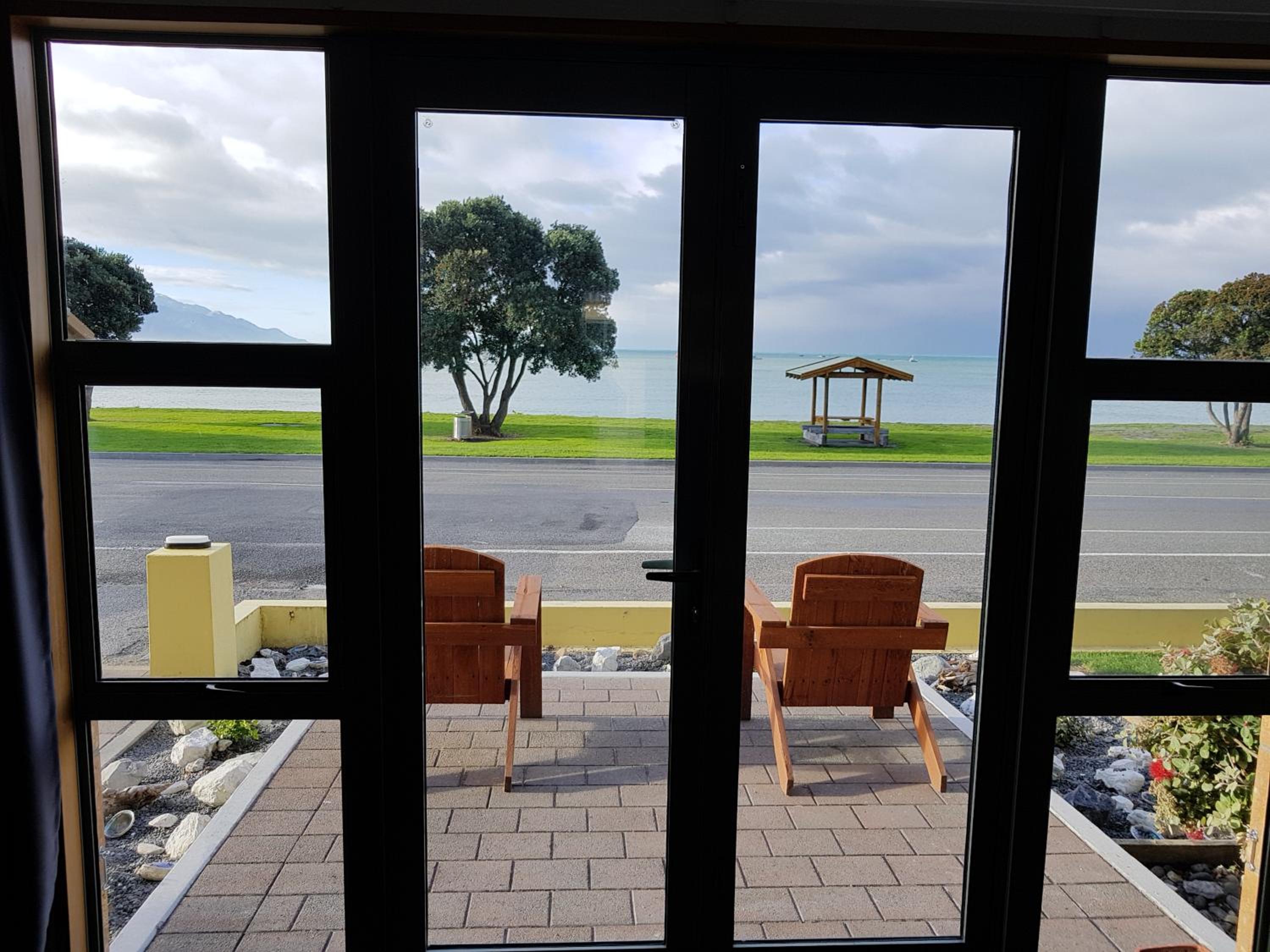 The Anchor Inn Beachfront Motel