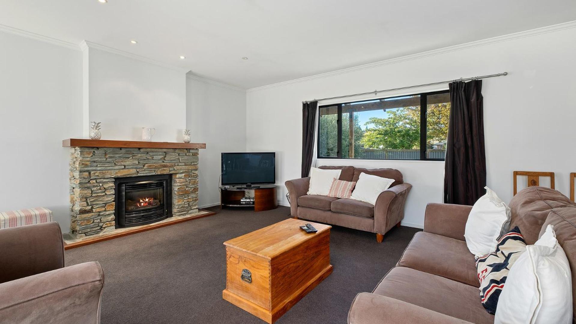 Meadowstone Family Retreat - Wanaka Holiday Home view 4