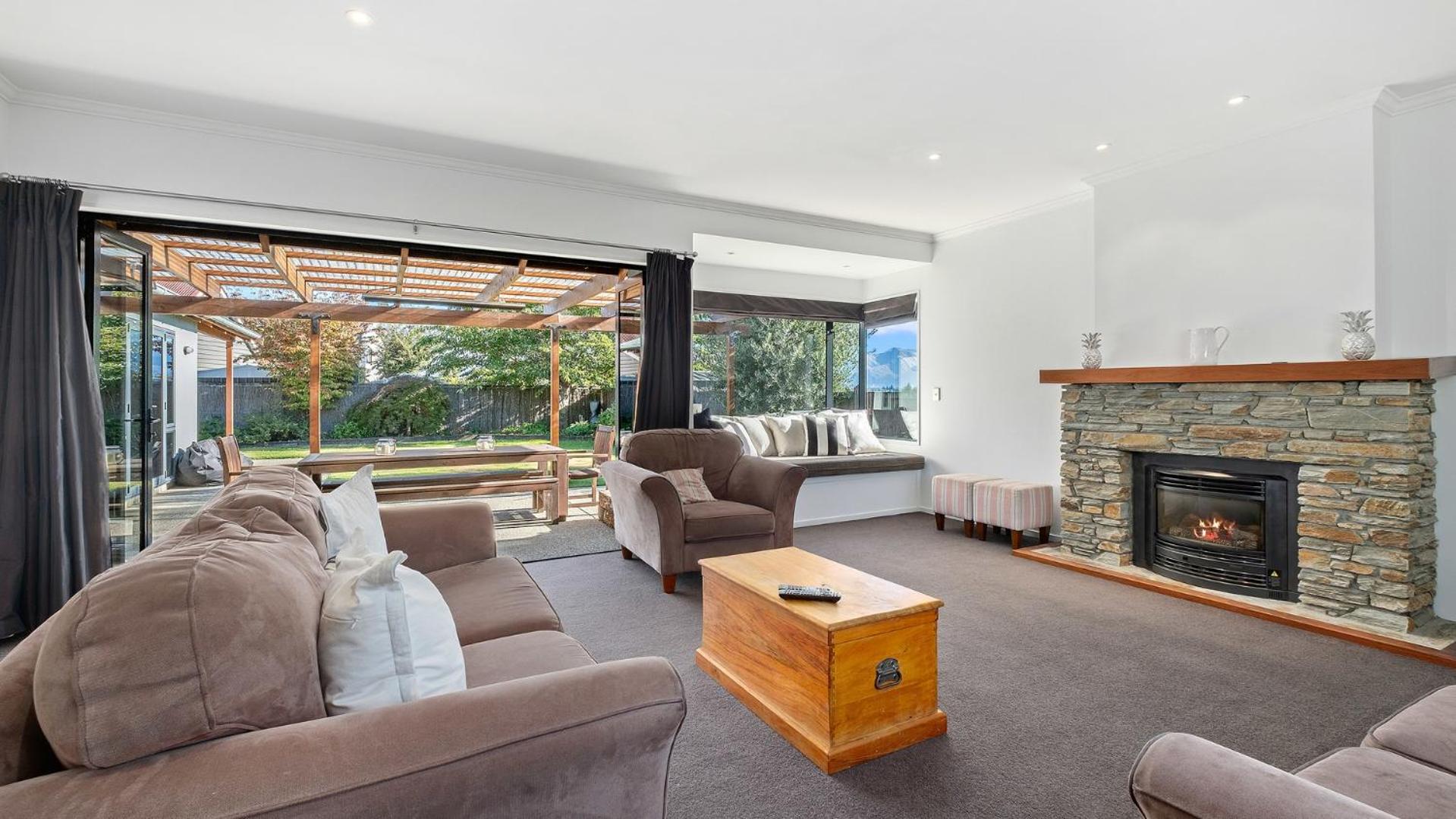 Meadowstone Family Retreat - Wanaka Holiday Home view 2