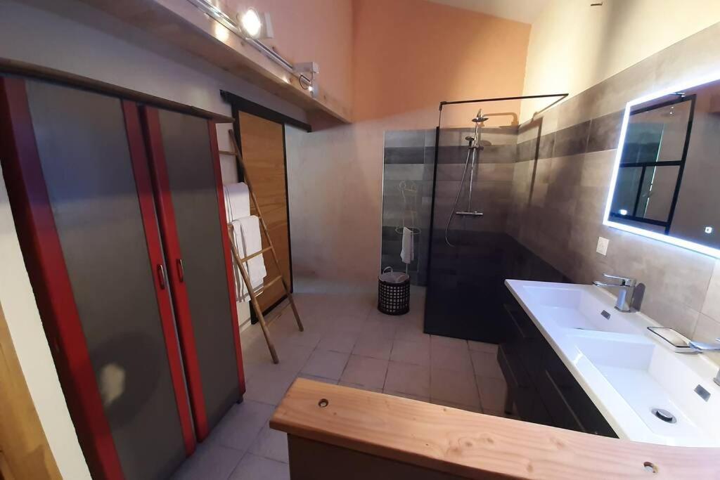 Cave atelier dans ancien domaine viticole view 5