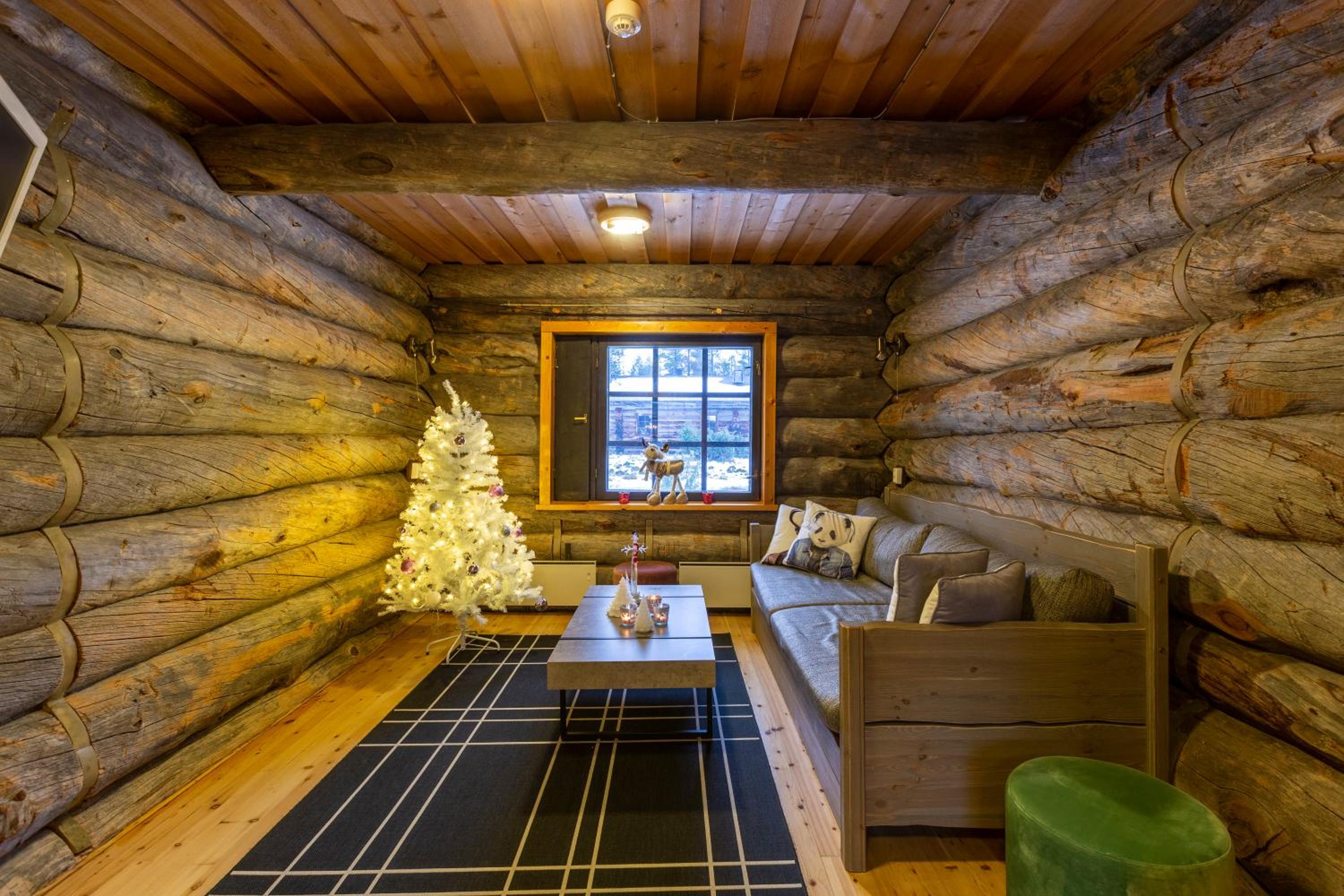 Kuukkeli Log Houses Porakka Inn