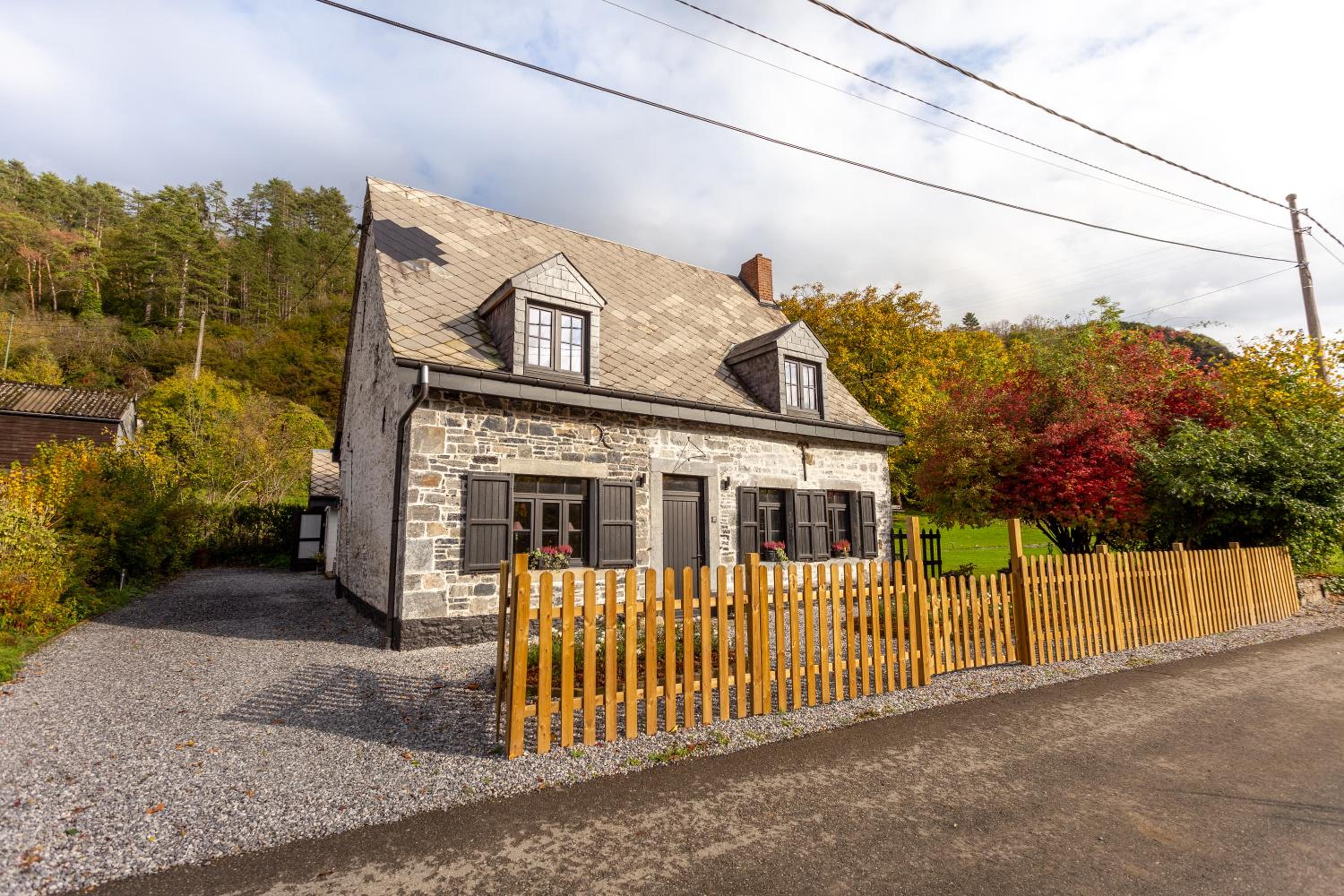 Riverside Cottage Dinant view 4