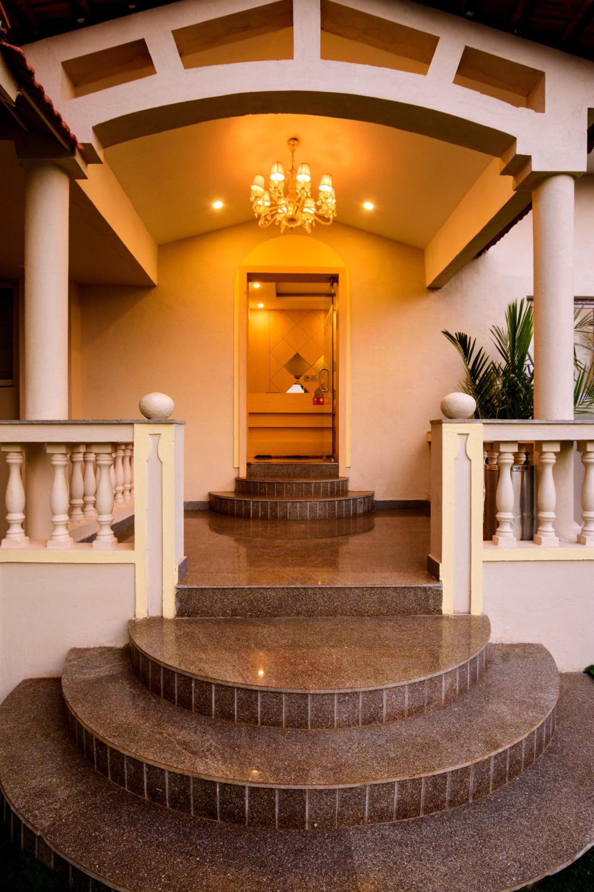 De Lagom Comforts , Comfortable Rooms with Pool & Breakfast - Near Anjuna Beach