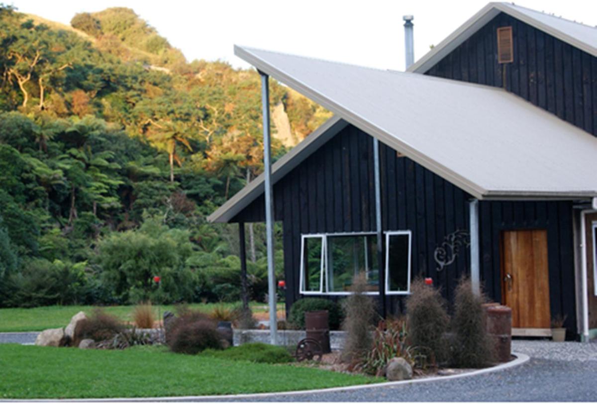 Gully Retreat Karapiro view 2