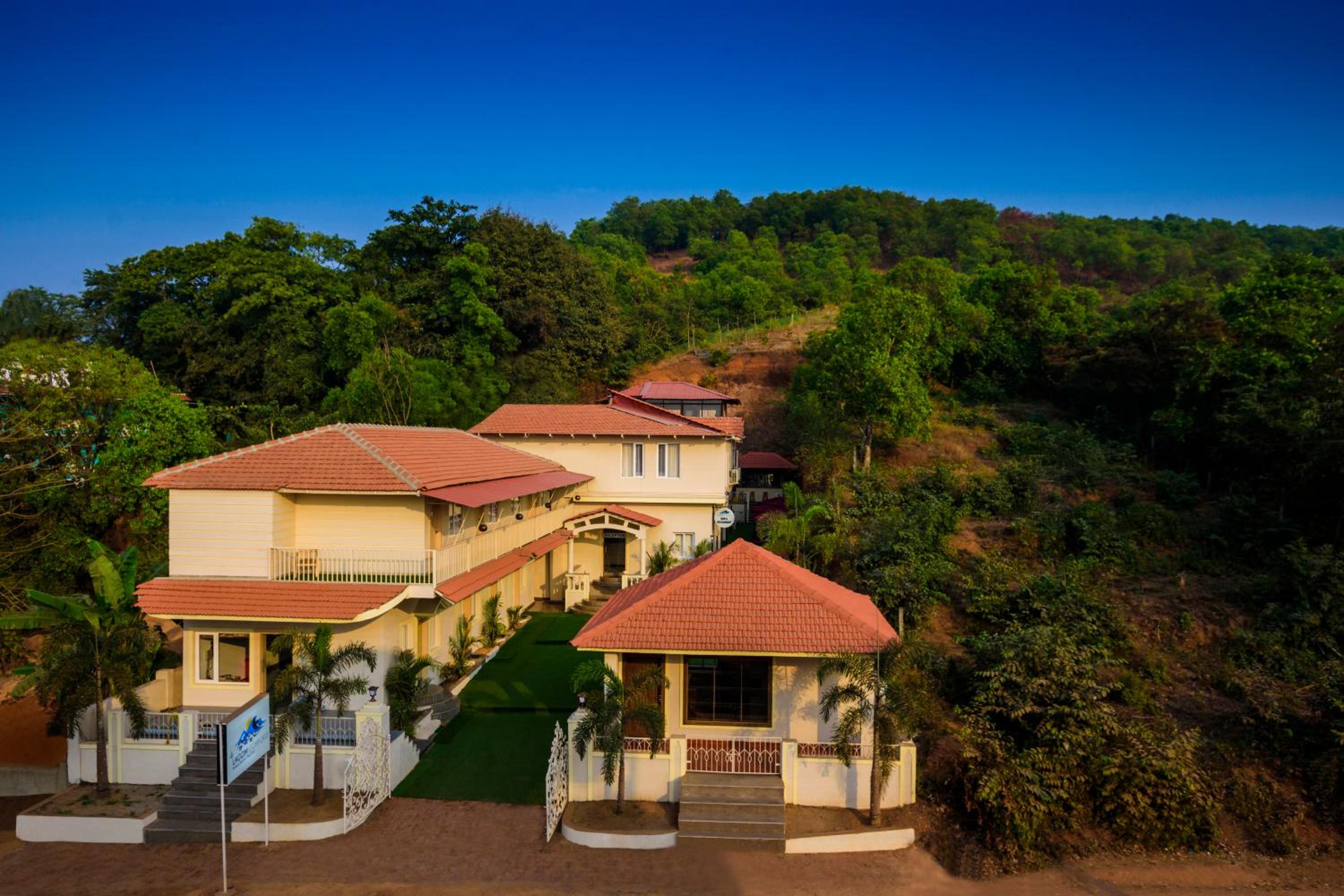 De Lagom Comforts , Comfortable Rooms with Pool & Breakfast - Near Anjuna Beach